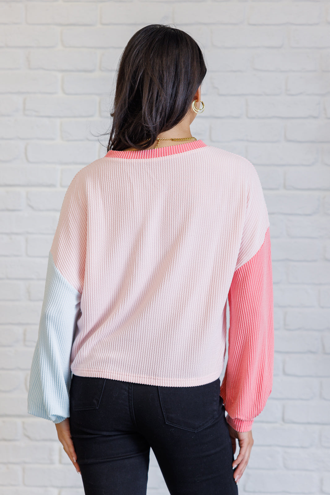 Corded Knit long sleeve top
Banded Round Neckline
Drop Shoulder
Banded Sleeve Cuff
75% Polyester, 20% Viscose, 5% Elastane
True to Size