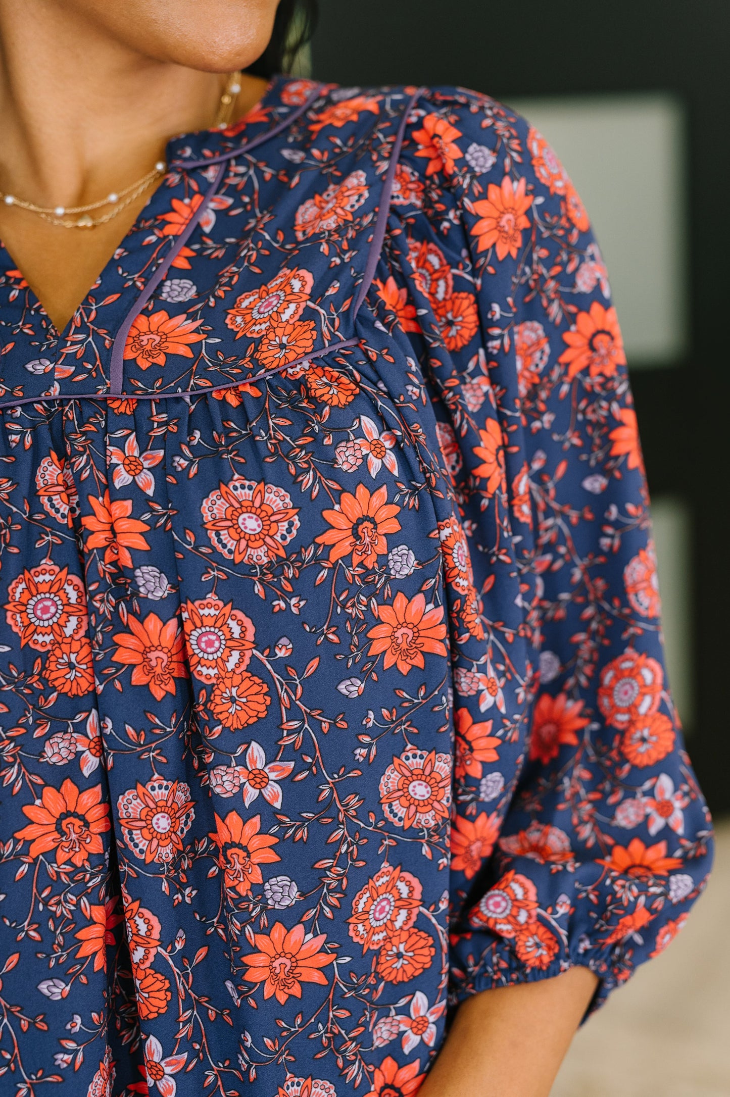 Poplin Woven floral top
V-Neckline
Gathered Shoulder
Balloon Sleeve
Cased Elastic Sleeve Cuff
100% Polyester
True to Size