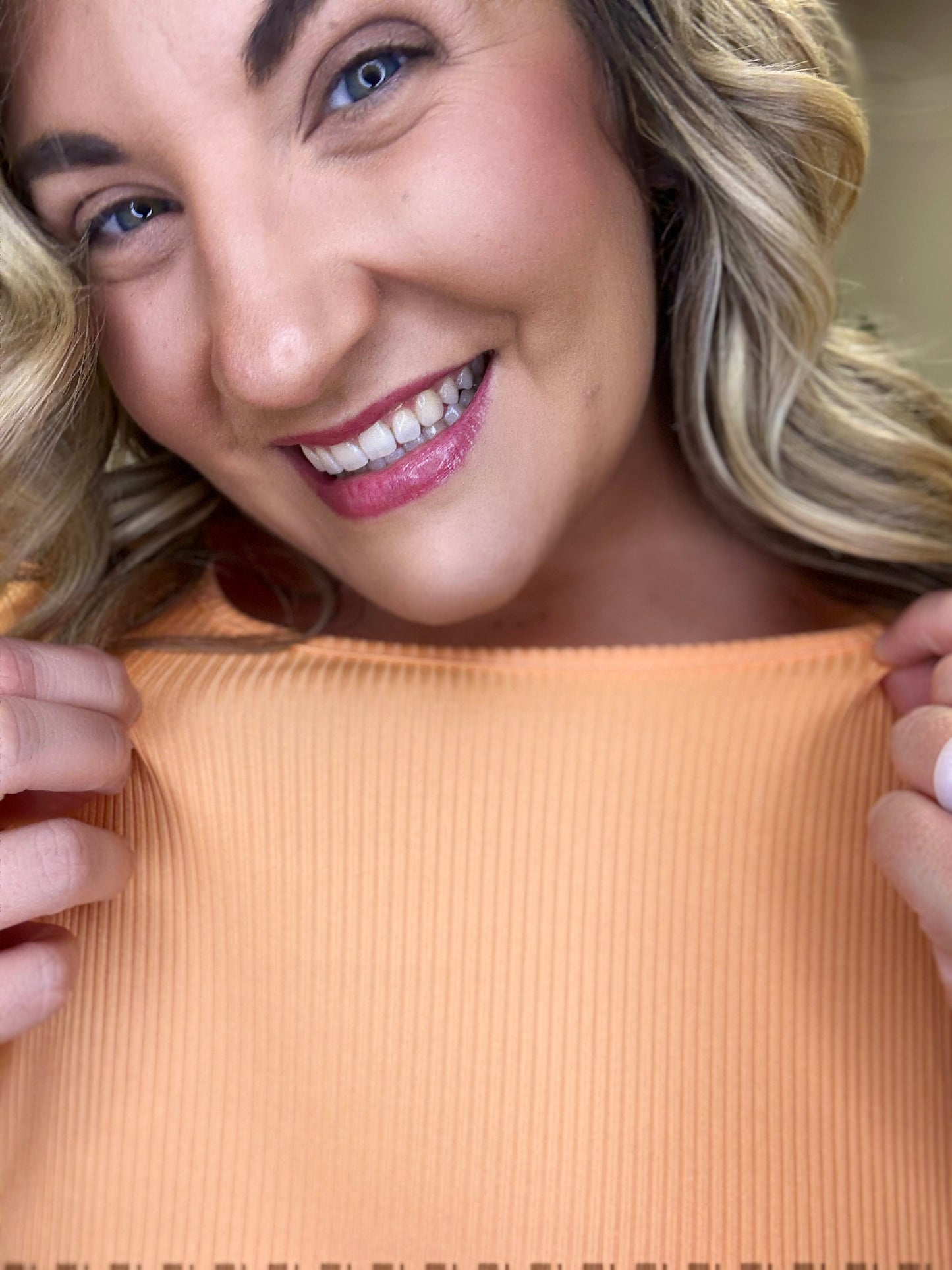 Ribbed Jersey Knit Top
Stretchy
Dolman Sleeves
Twist Back Detail
Relaxed Silhouette
Polyester 5% Spandex
True to Size