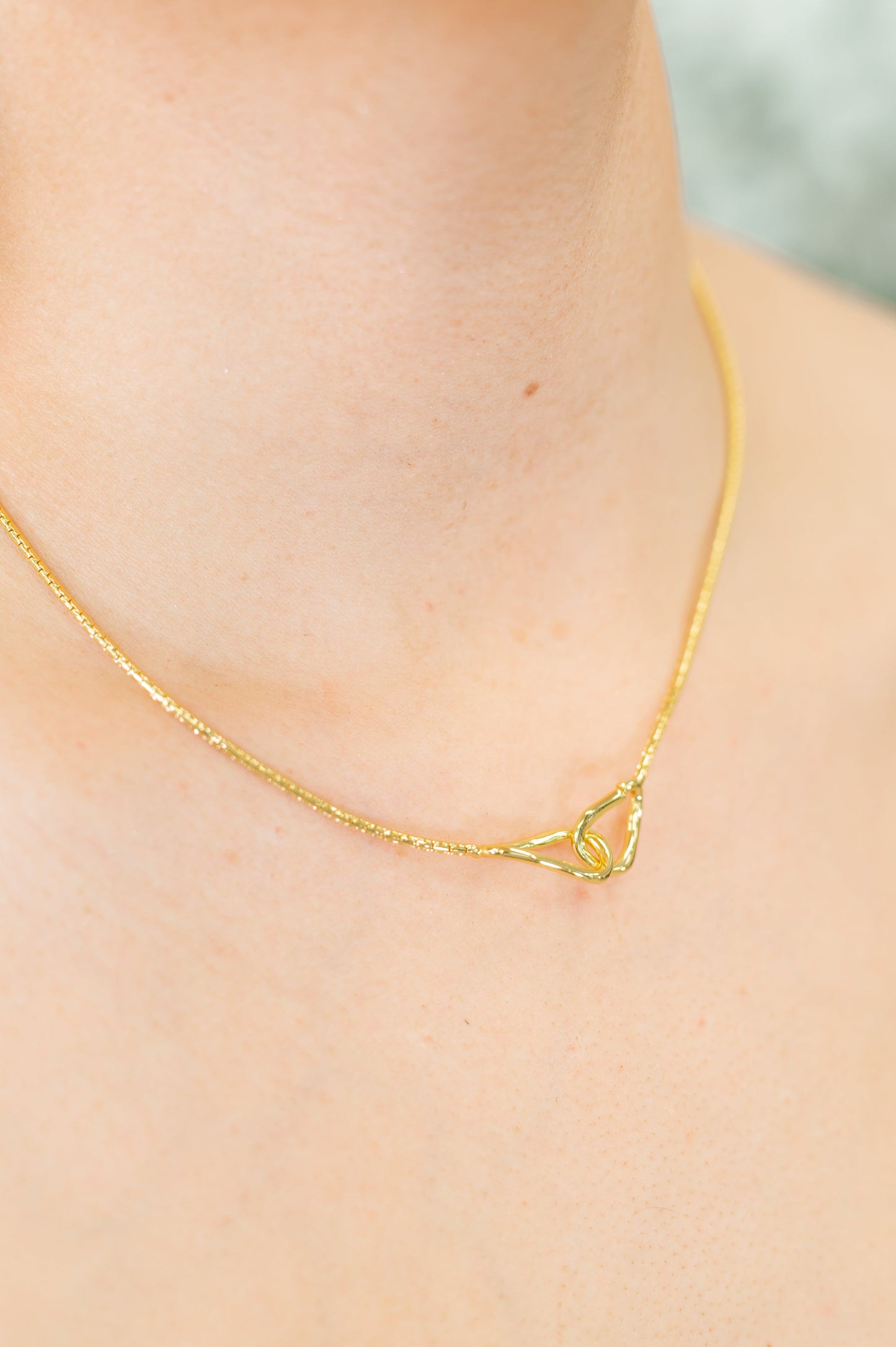 Gold plated necklace
15 1/2” Chain
1 1/4” Pendant
Gold Plated
Hoop Closure