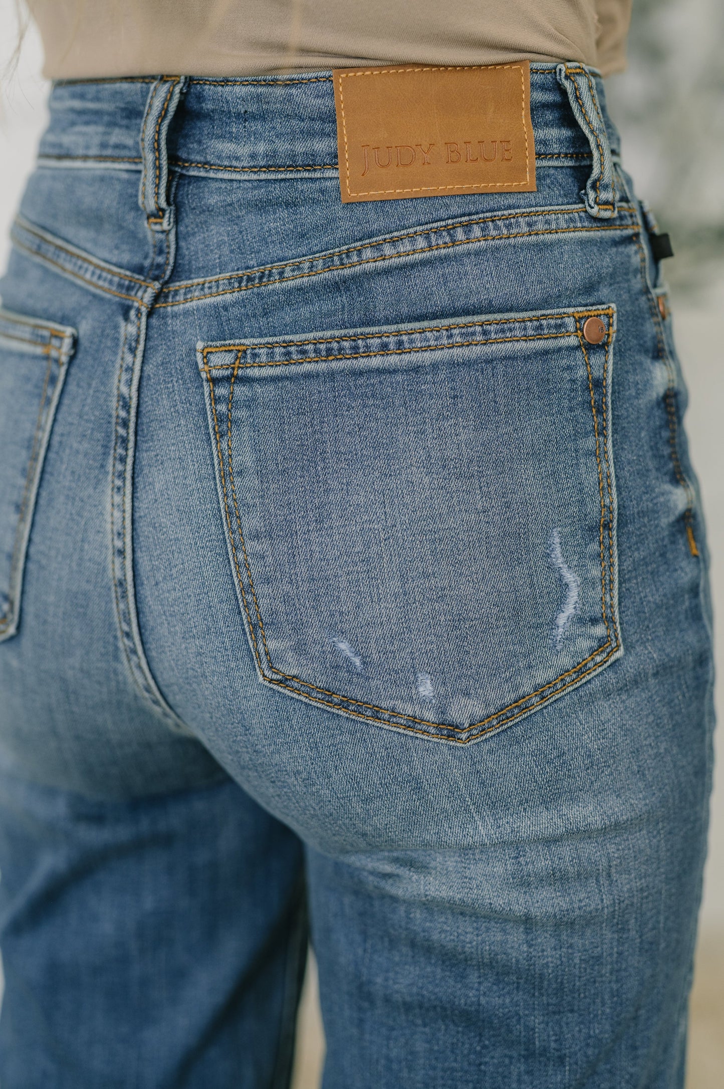Judy Blue Jeans
High-Rise
Zip Fly
4-Way Stretch
Straight Leg Silhouette
93% Cotton, 6% Polyester, 1% Spandex
True to Judy Blue Sizing