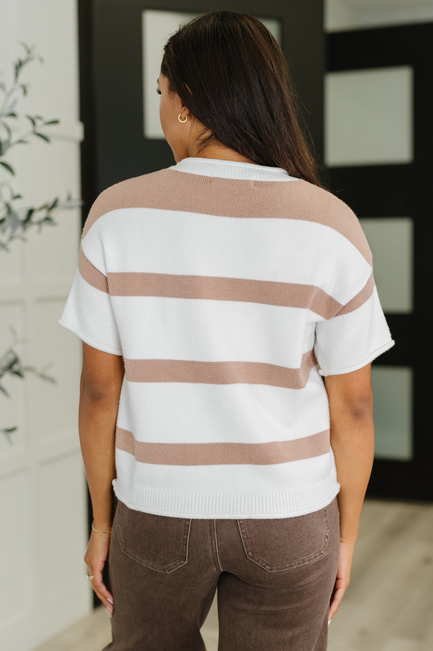 Light-Mid Brushed Sweater Knit short sleeve sweater
High Stretch
Banded, Ribbed Round Neckline
Drop Shoulder
Banded, Ribbed Hemline
50% Viscose, 28% Polyester, 22% Polyamide
True to Size