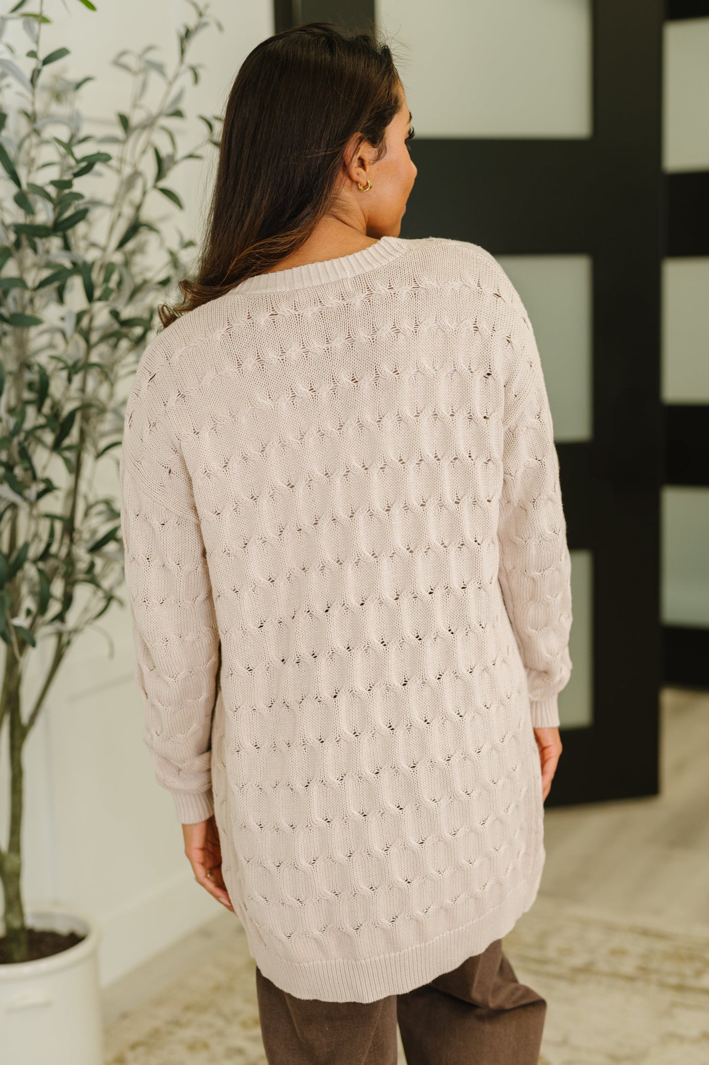 Beige Cable Knit Cardigan
Open Front
Drop Shoulder
Ribbed Hemline
Functional Patch Pockets
Banded Ribbed Sleeve Cuff
100% Cotton
True to Size
