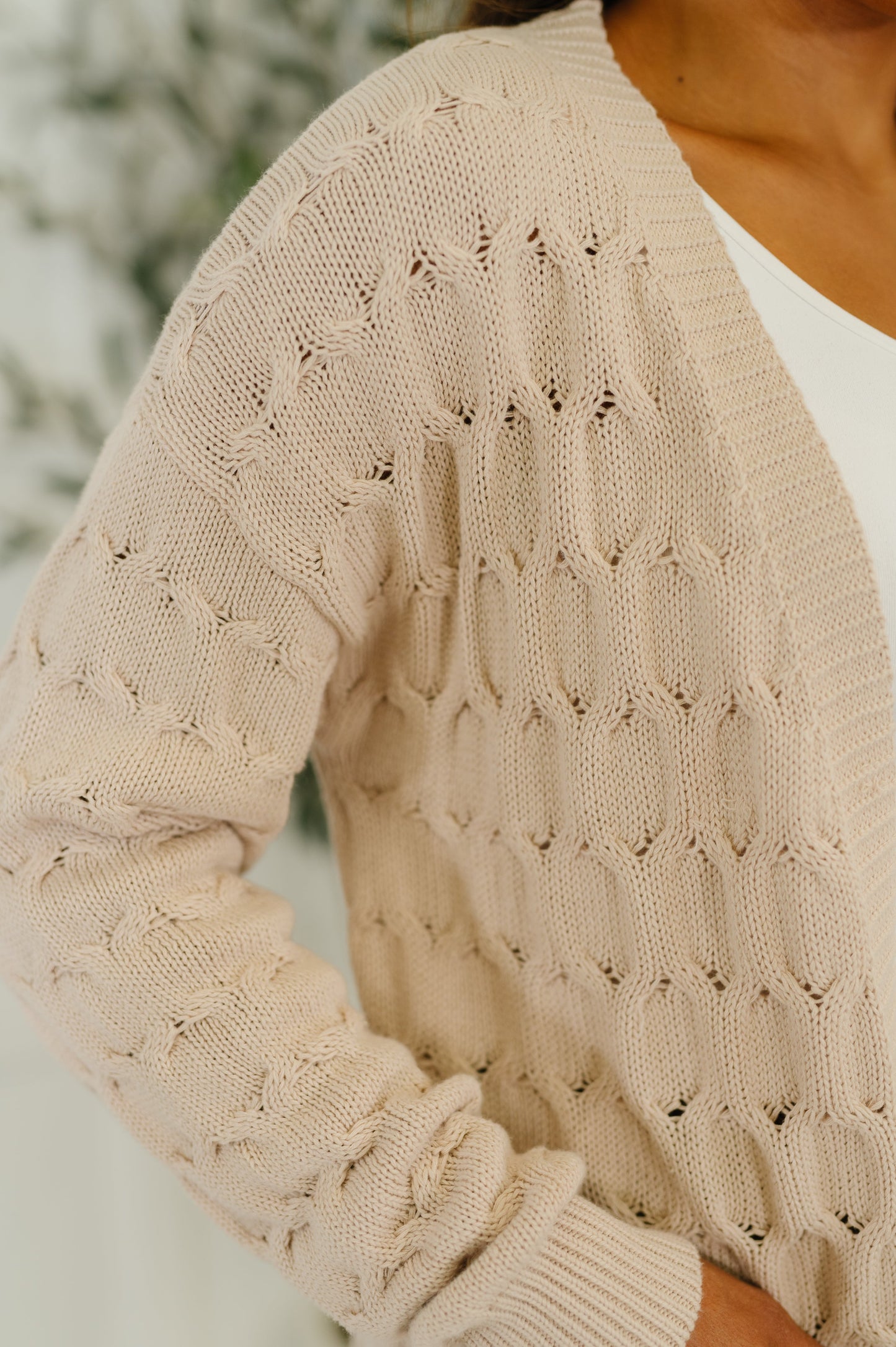 Beige Cable Knit Cardigan
Open Front
Drop Shoulder
Ribbed Hemline
Functional Patch Pockets
Banded Ribbed Sleeve Cuff
100% Cotton
True to Size