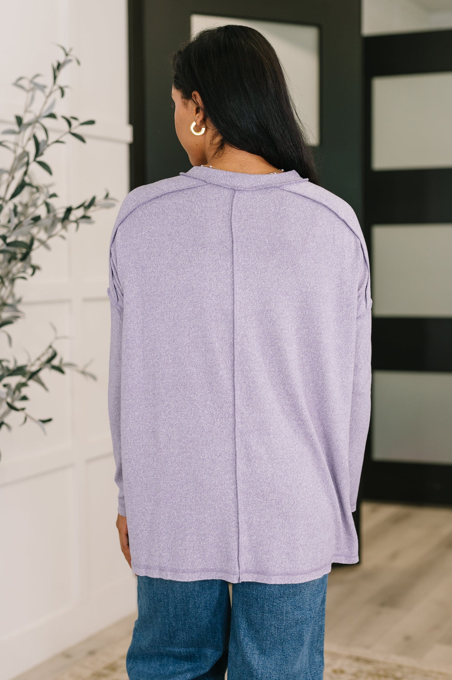 Long sleeve Brushed French Terry top by Zenana in Lavender
High Stretch
Banded, Round Neckline
Drop Shoulder
Stepped Hem
Exposed Seam
95% Polyester, 5% Spandex
True to Size