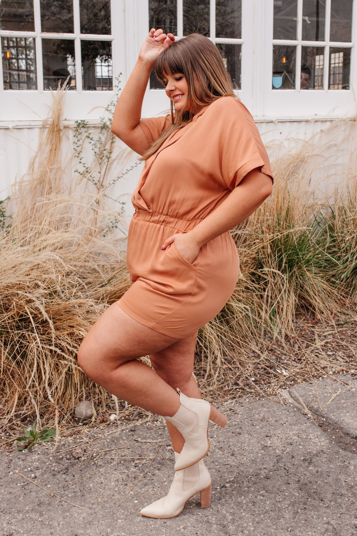 Collared romper in Light Rust
100% Rayon
Wash cold, hang dry
Fits true to size