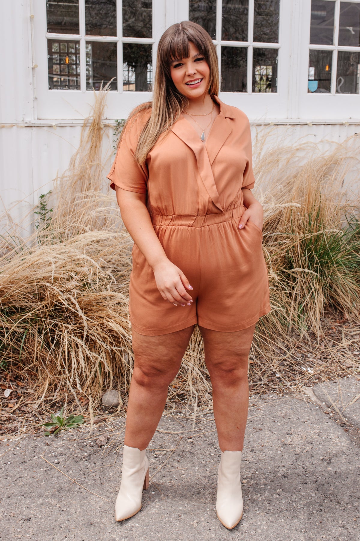 Collared romper in Light Rust
100% Rayon
Wash cold, hang dry
Fits true to size