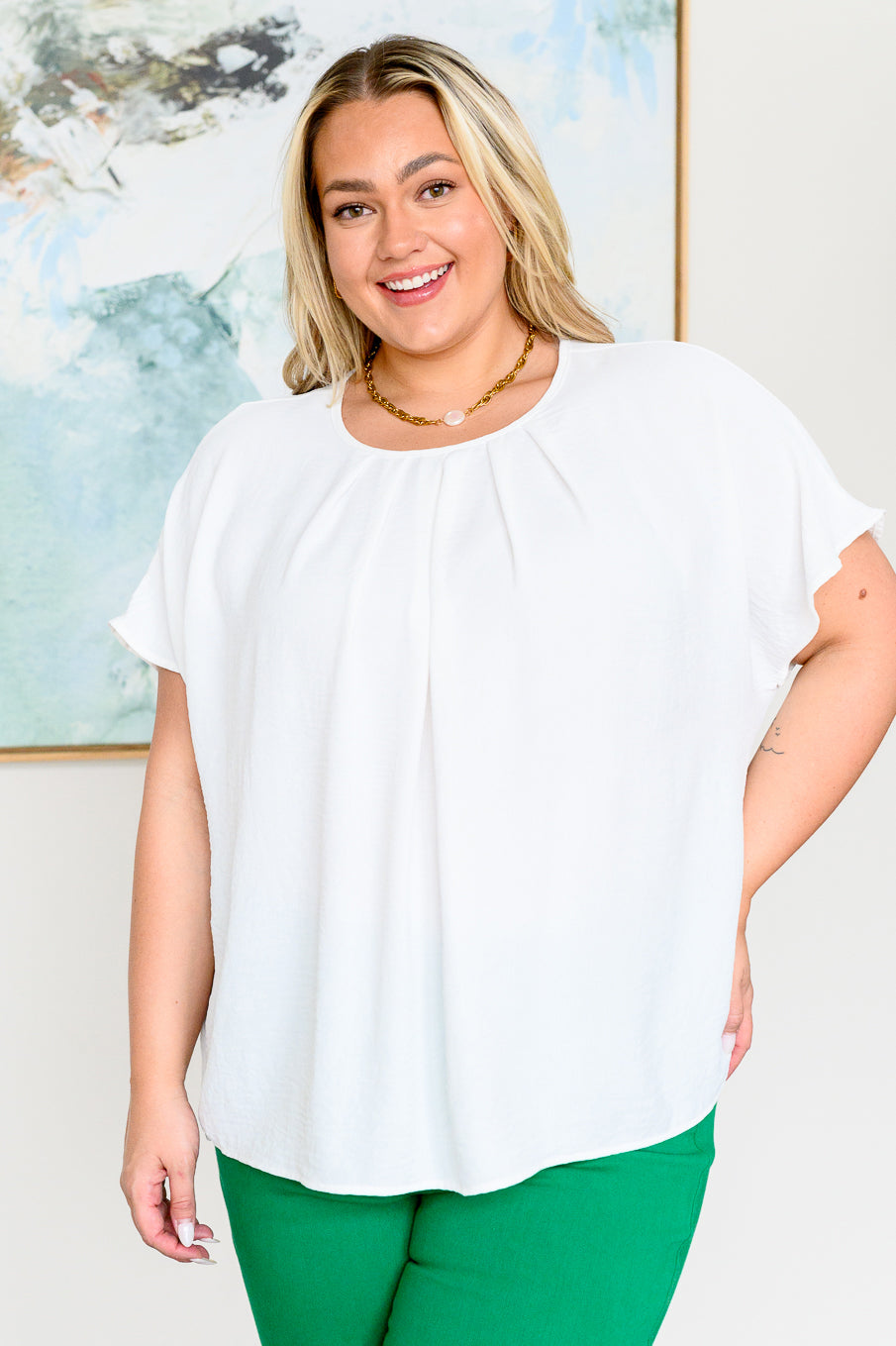 White Pleat Detail Top
Textured Woven
Pleated Neckline
Dolman Sleeves
Keyhole Button Closure
Comfort Fit
100% Polyester
True to Size