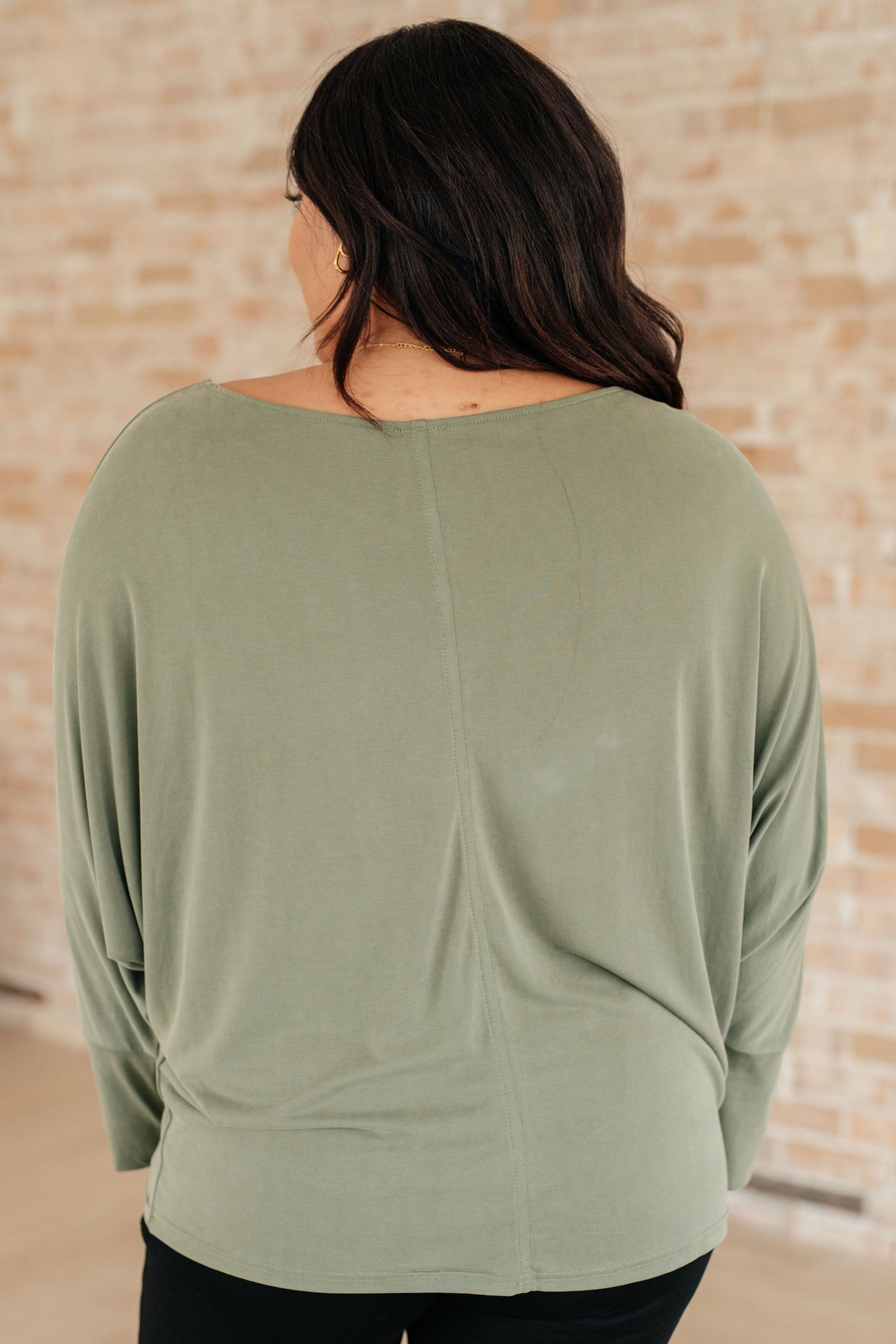 Brushed Microfiber in Olive by Sew In Love
Boat Neckline
Dolman Sleeve
Exaggerated Sleeve Cuff
70% Modal, 30% Polyester
True to Size