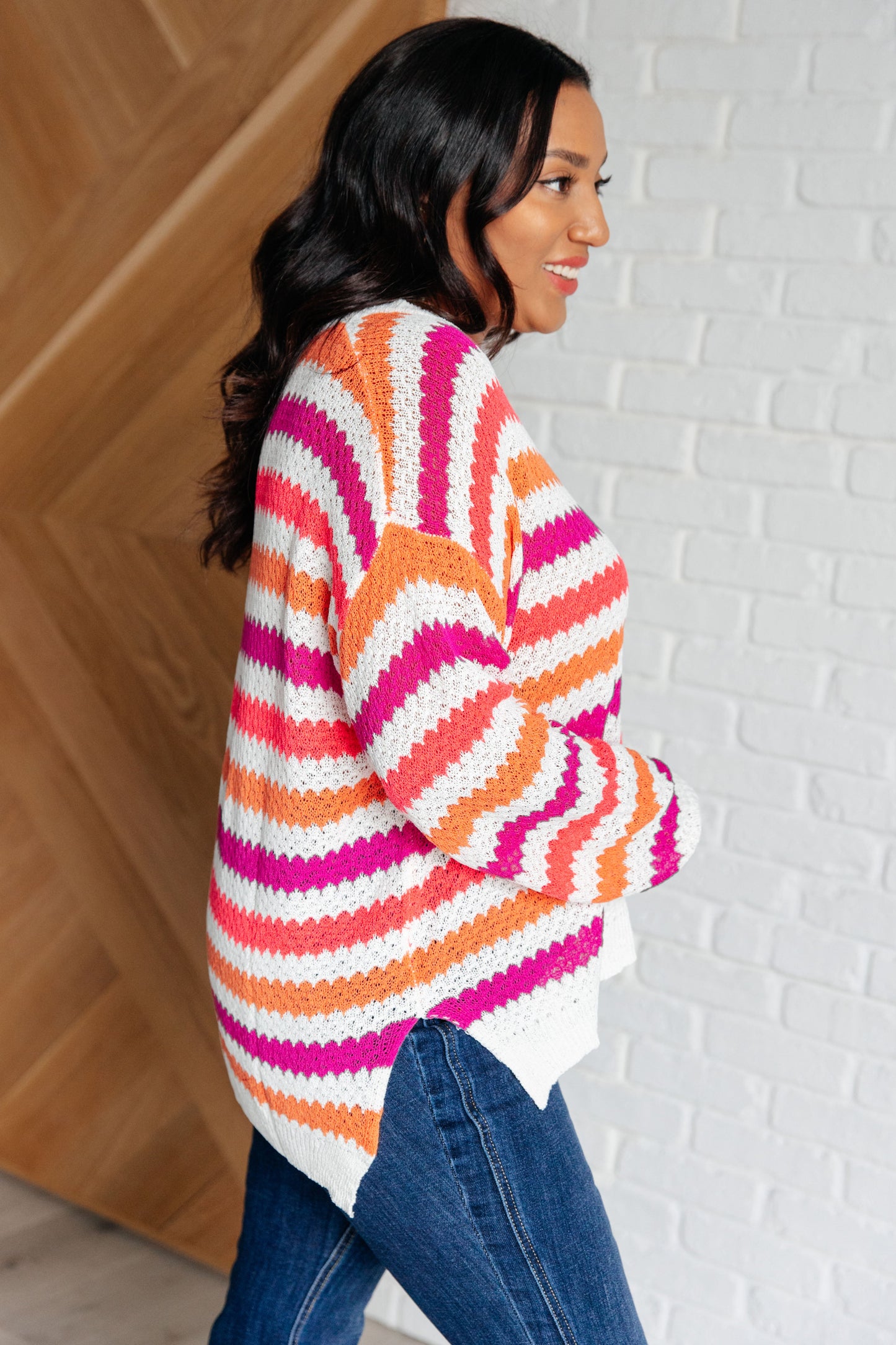 75% Acrylic, 25% Polyester long sleeve by Bibi
Open Weave Sweater
V-Neck
Pocket
Side Slits
Drop Shoulder
Light Stretch