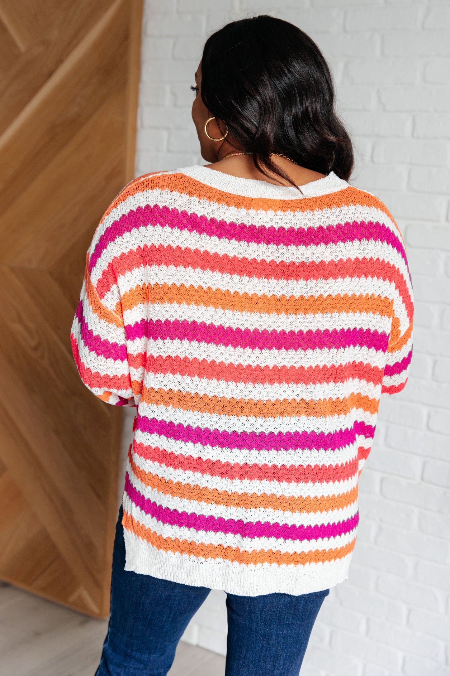75% Acrylic, 25% Polyester long sleeve by Bibi
Open Weave Sweater
V-Neck
Pocket
Side Slits
Drop Shoulder
Light Stretch
