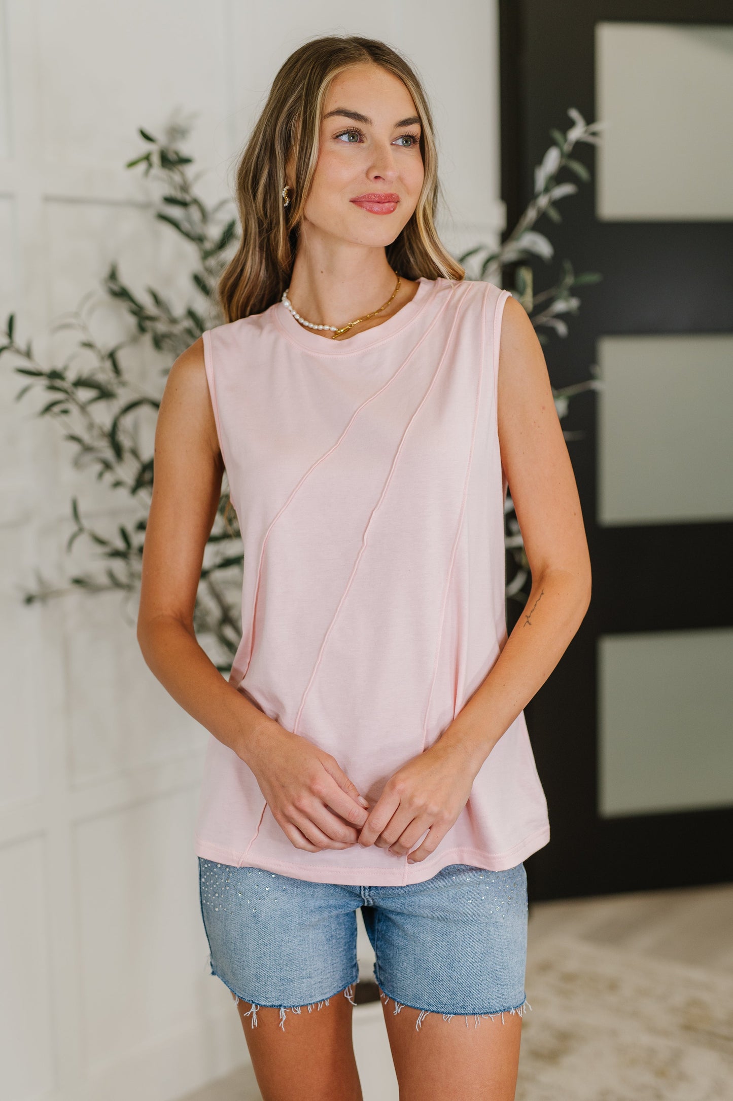 Pink Jersey Knit Tank Top
Pleat Details
Banded Round Neckline
Sleeveless
62% Polyester, 32% Cotton, 6% Elastane
True to Size