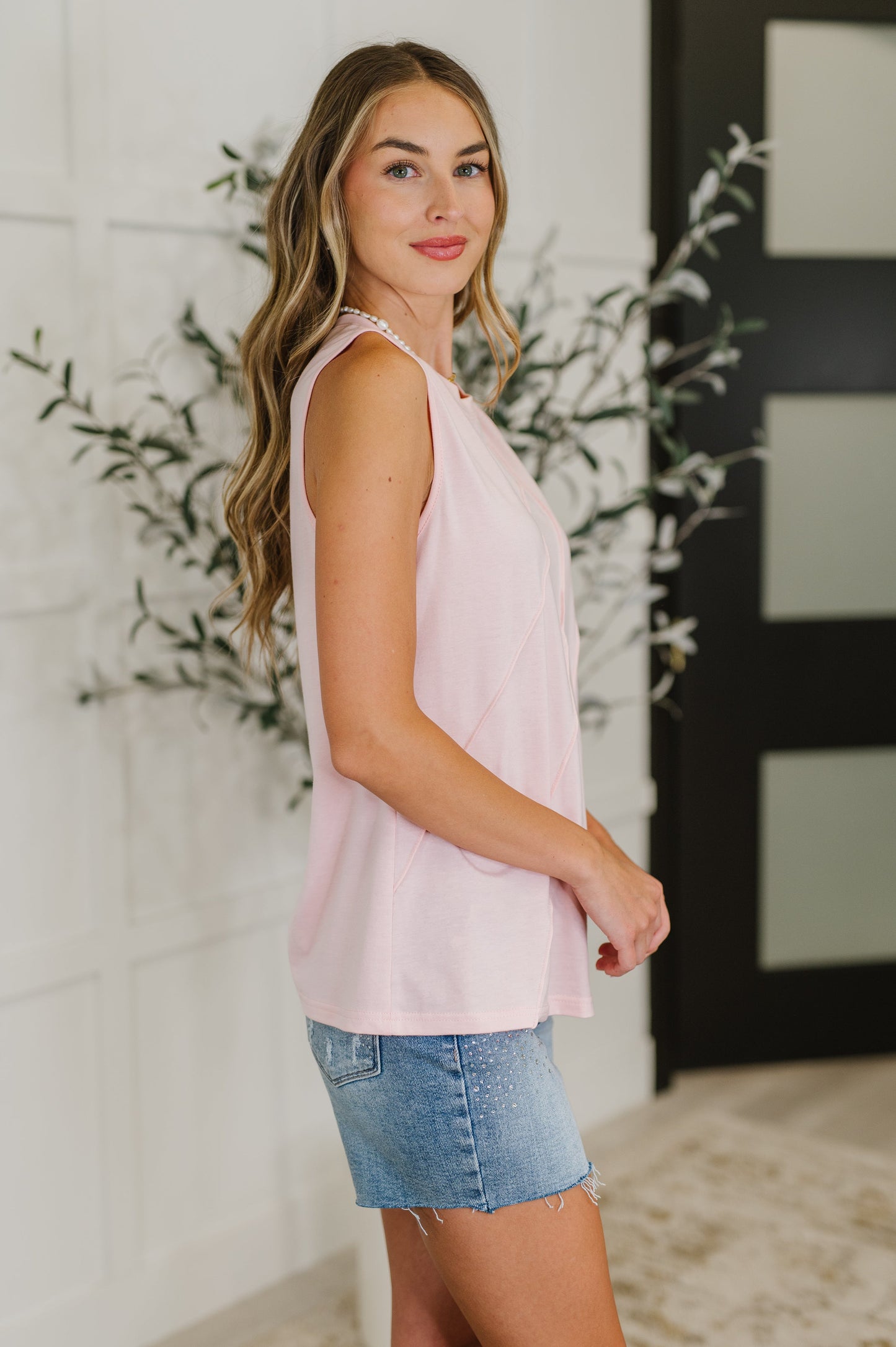 Pink Jersey Knit Tank Top
Pleat Details
Banded Round Neckline
Sleeveless
62% Polyester, 32% Cotton, 6% Elastane
True to Size