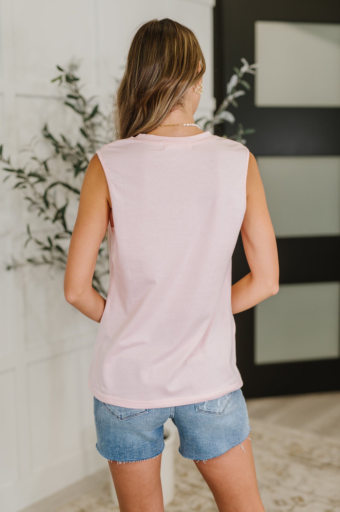 Pink Jersey Knit Tank Top
Pleat Details
Banded Round Neckline
Sleeveless
62% Polyester, 32% Cotton, 6% Elastane
True to Size