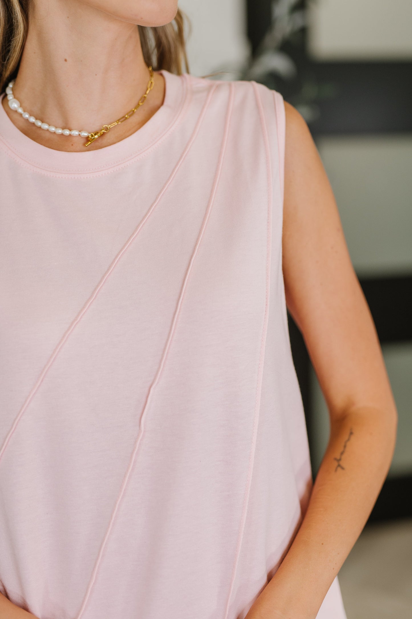 Pink Jersey Knit Tank Top
Pleat Details
Banded Round Neckline
Sleeveless
62% Polyester, 32% Cotton, 6% Elastane
True to Size