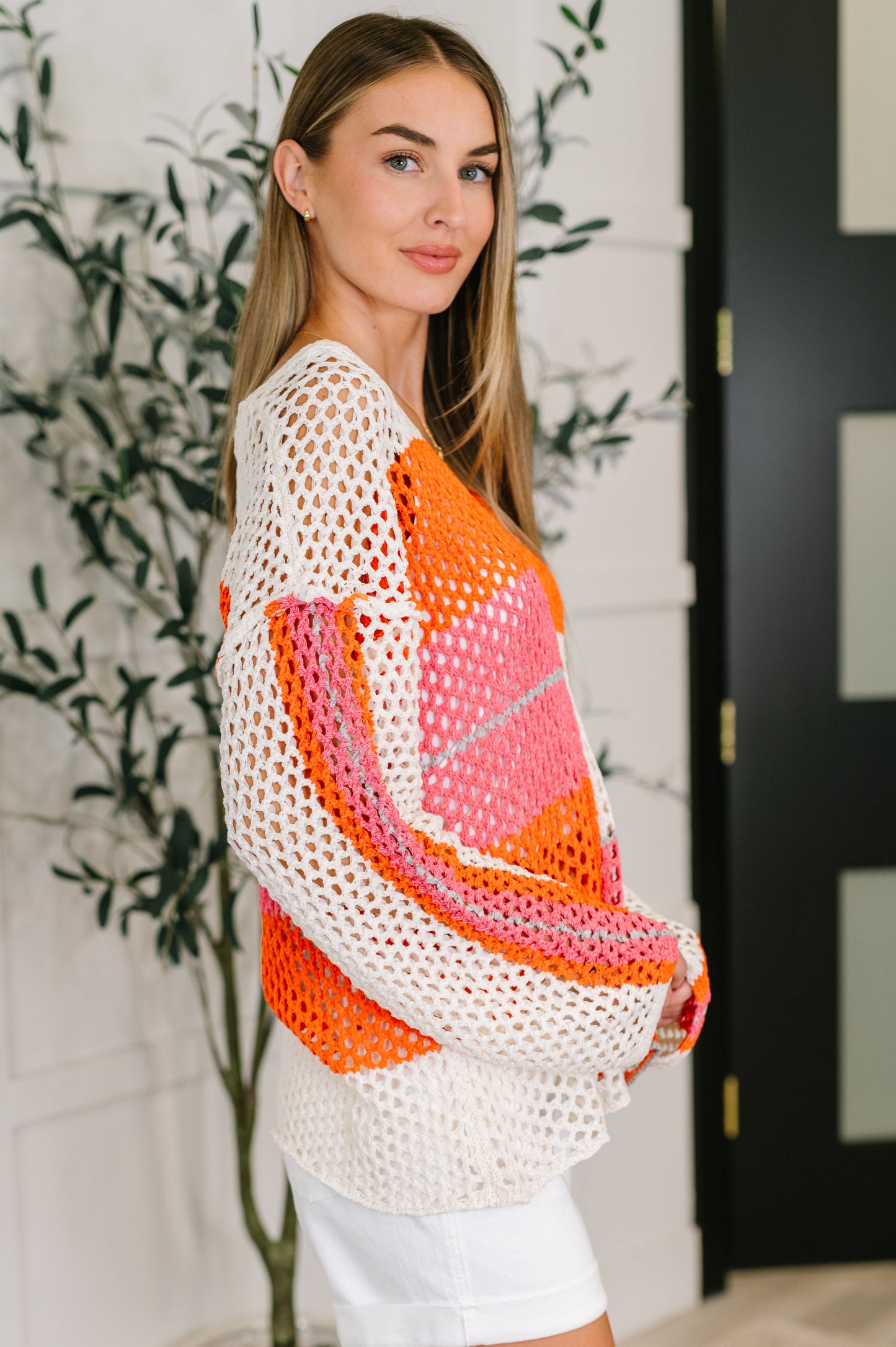 Orange, long sleeve Colorblock layering top by Very J
Lightweight Net
Some Stretch
V-Neckline
Drop Shoulder
Exposed Seam Details
Relaxed Fit
65% Acrylic, 30% Nylon, 5% Polyester
True to Size