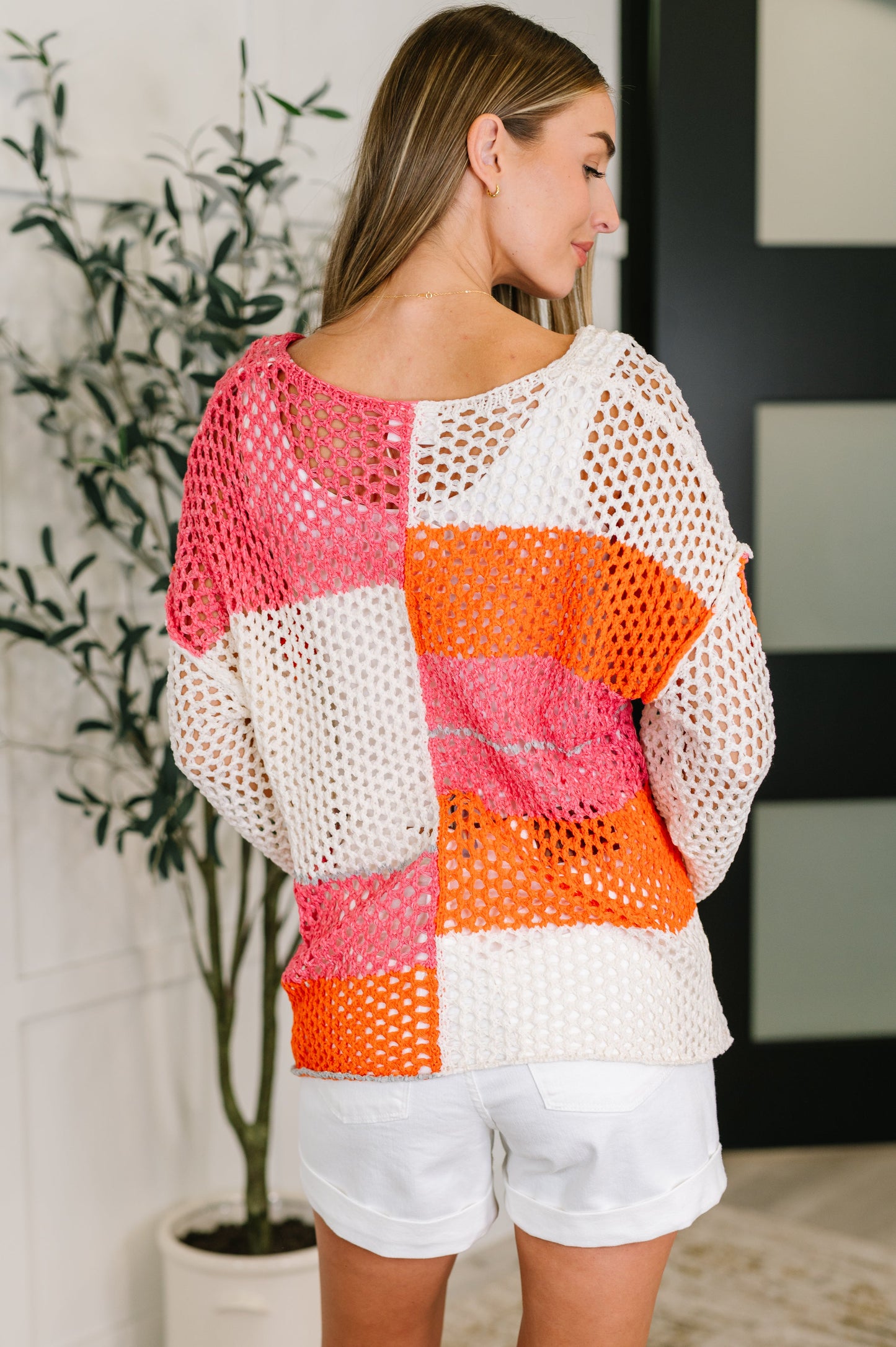 Orange, long sleeve Colorblock layering top by Very J
Lightweight Net
Some Stretch
V-Neckline
Drop Shoulder
Exposed Seam Details
Relaxed Fit
65% Acrylic, 30% Nylon, 5% Polyester
True to Size