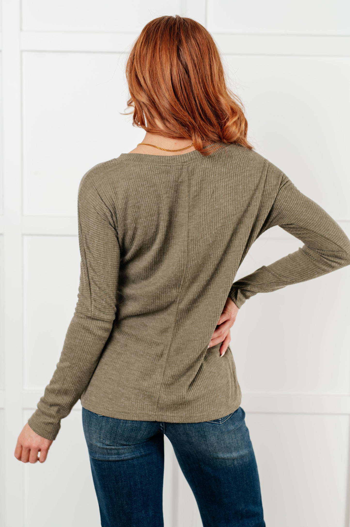 Long sleeve Ribbed Knit top in Olive
V-Neckline
Dropped Shoulder
Exposed Seams
85% Poly, 10% Viscose, 5% Elastane
True to Size