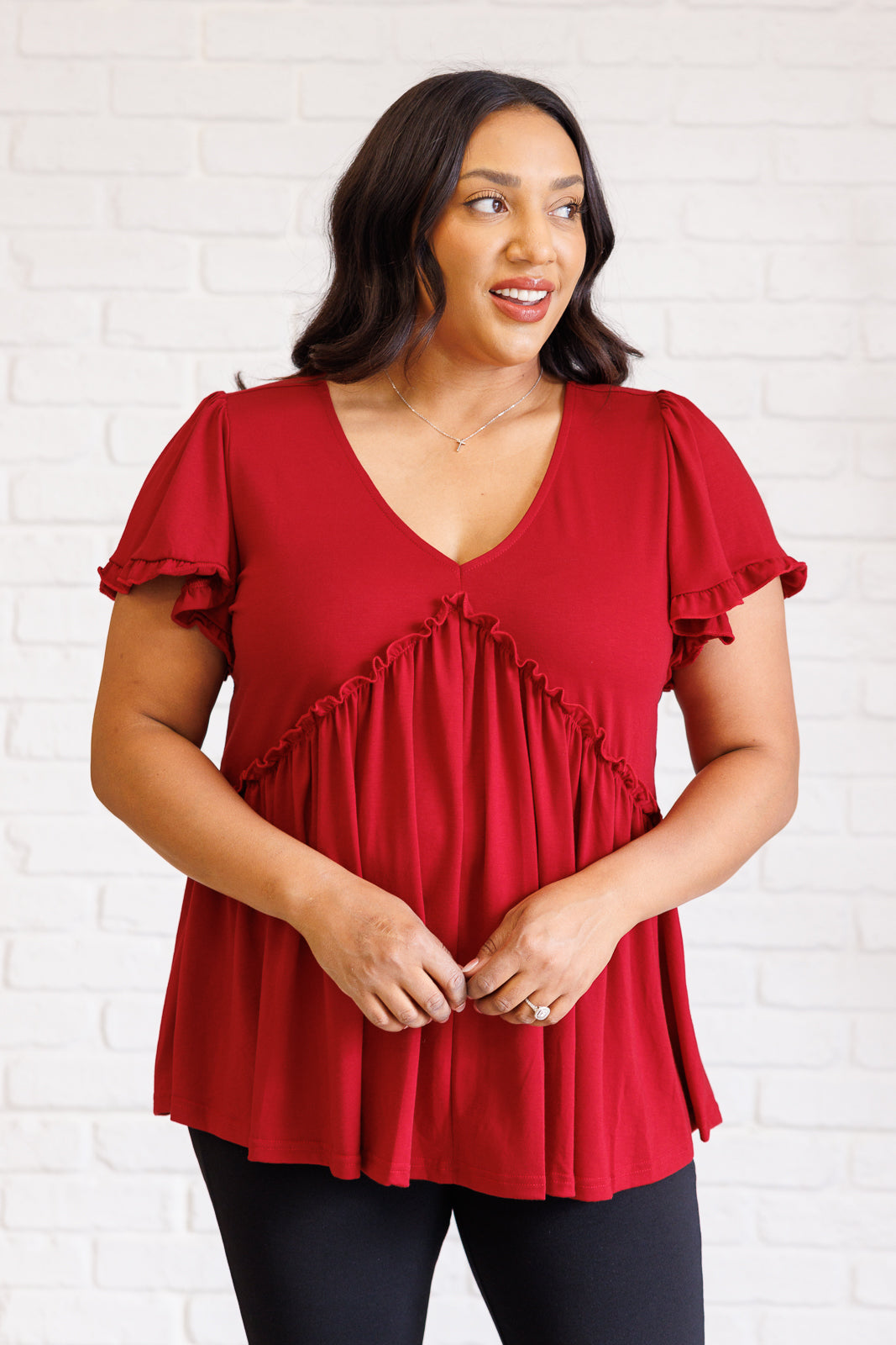 Red V Neck Short Sleeve Top
Jersey Knit
V-Neckline
Flutter Sleeve
Peplum Silhouette
Ruffle Details
65% Viscose, 30% Polyester, 5% Elastane
True to Size