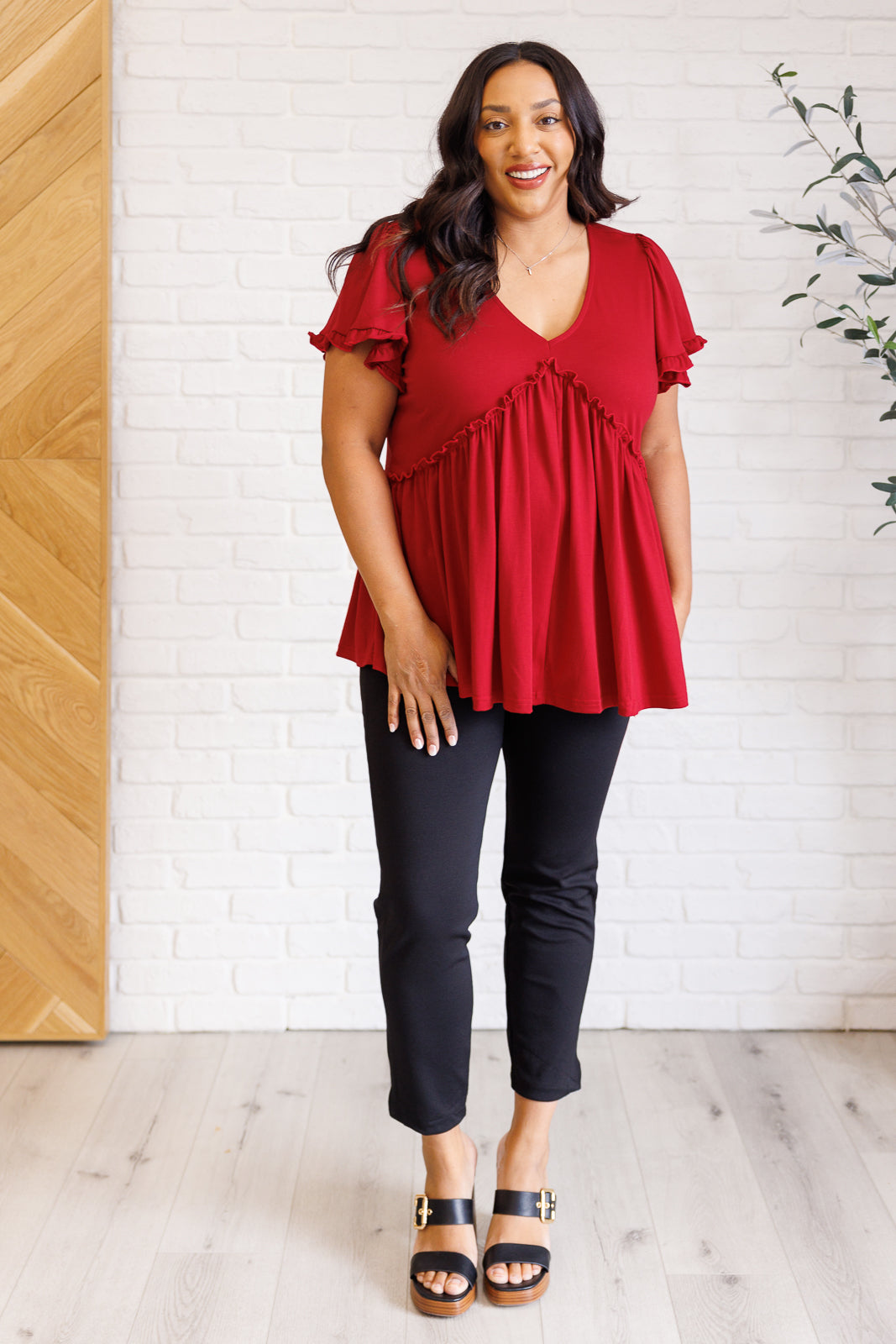 Red V Neck Short Sleeve Top
Jersey Knit
V-Neckline
Flutter Sleeve
Peplum Silhouette
Ruffle Details
65% Viscose, 30% Polyester, 5% Elastane
True to Size