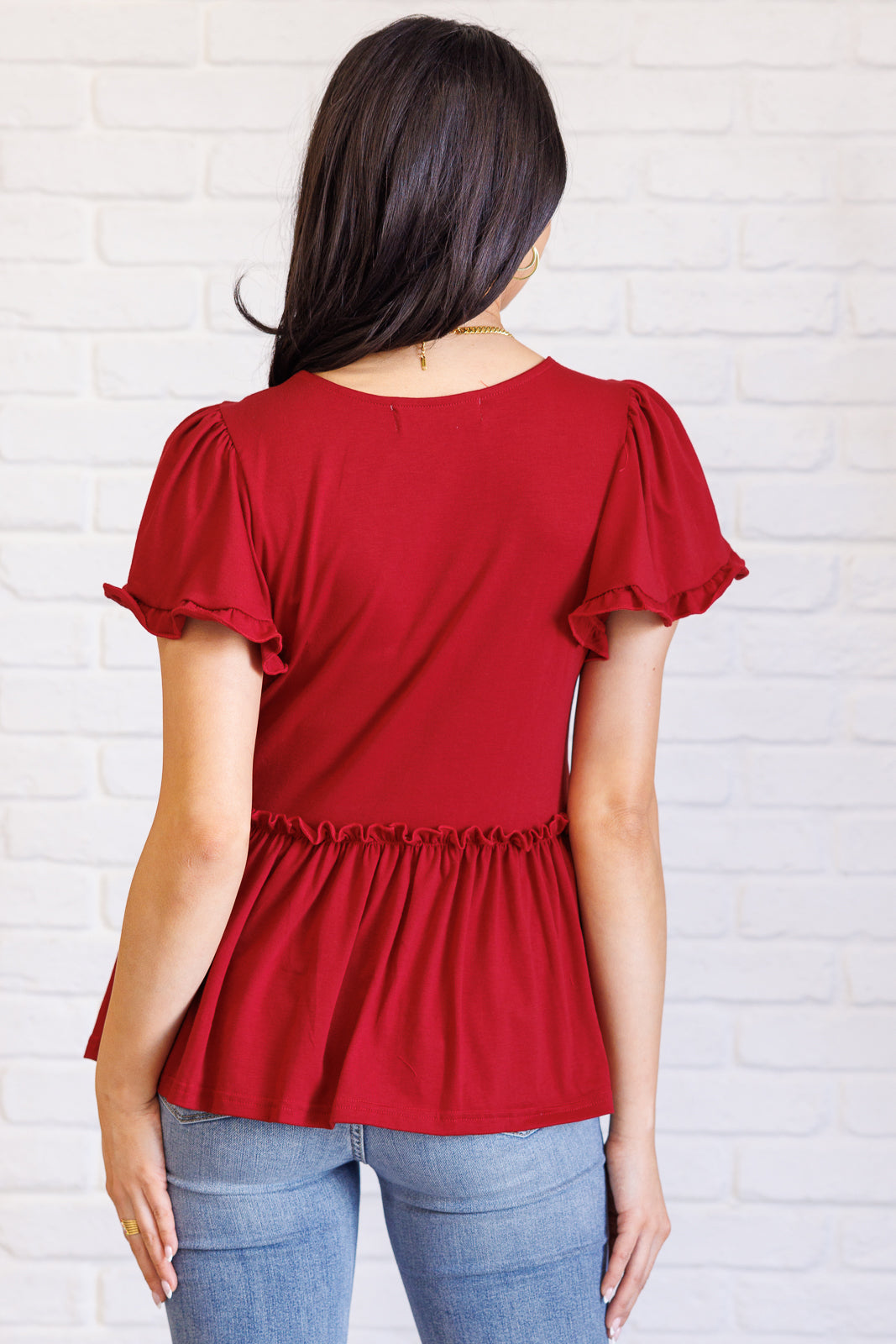 Red V Neck Short Sleeve Top
Jersey Knit
V-Neckline
Flutter Sleeve
Peplum Silhouette
Ruffle Details
65% Viscose, 30% Polyester, 5% Elastane
True to Size