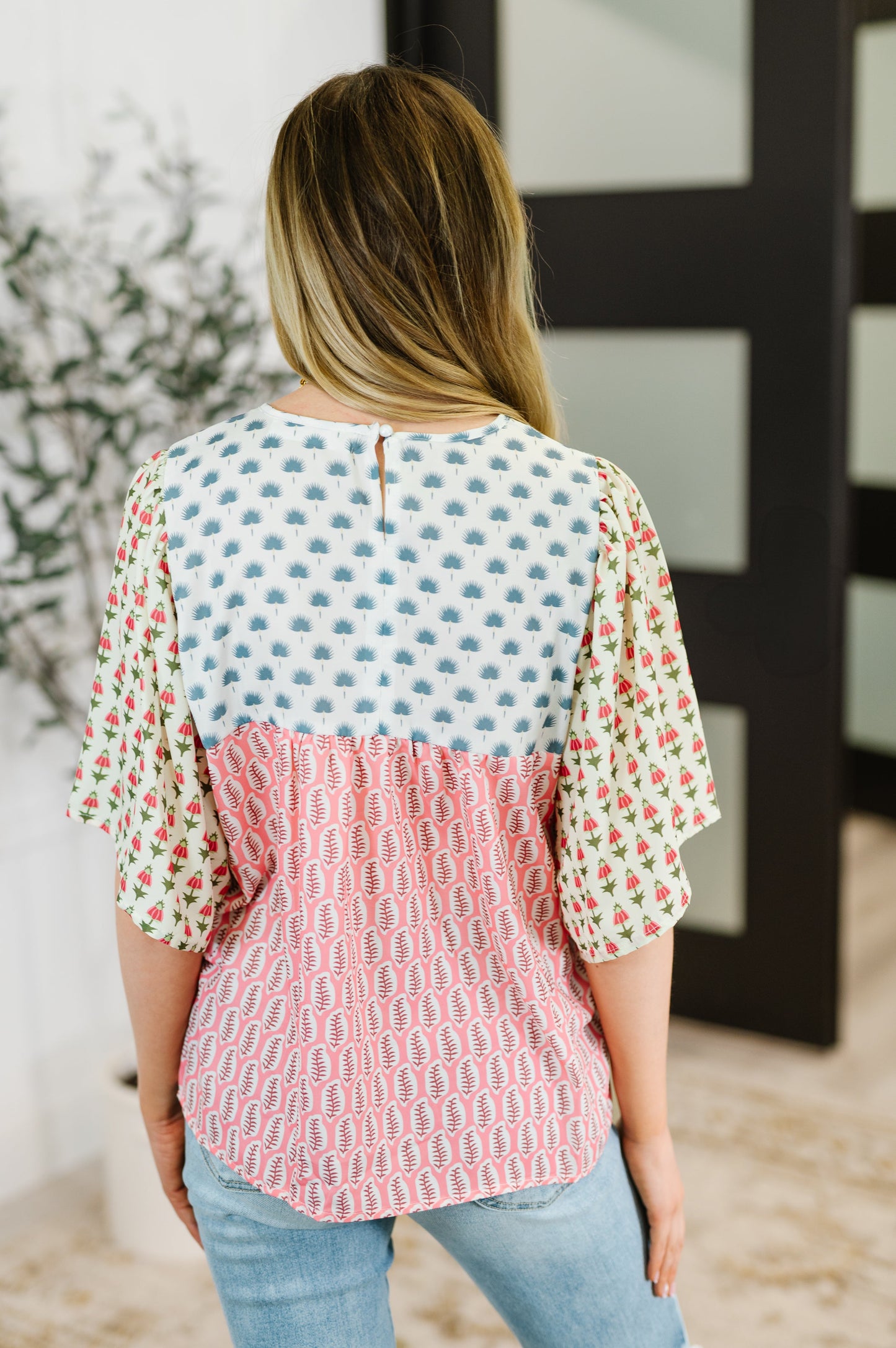 Mixed Print short sleeve Boho Blouse
Poplin Woven
Round Neckline
Kimono Short Sleeve
Keyhole Closure
100% Polyester
True to Size