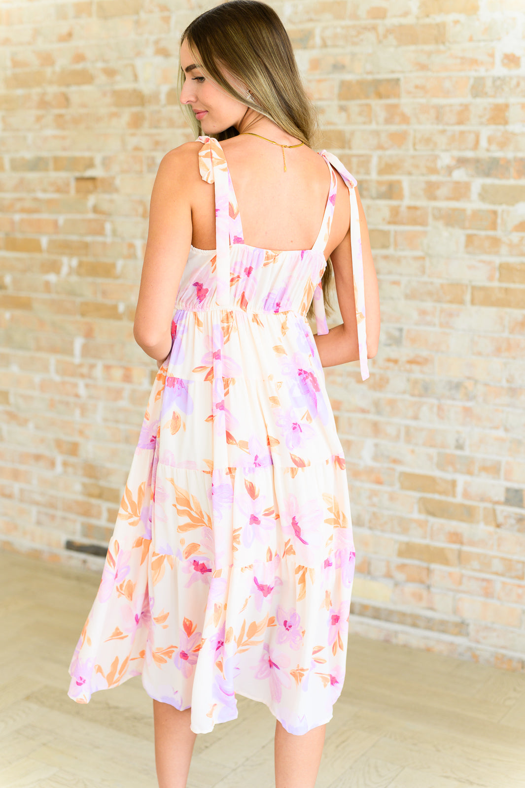 Floral Midi Dress
Lightweight Woven
Functional Tie Straps
Elastic Waistband
Tiered Skirt
Fully Lined
100% Polyester
True to Size