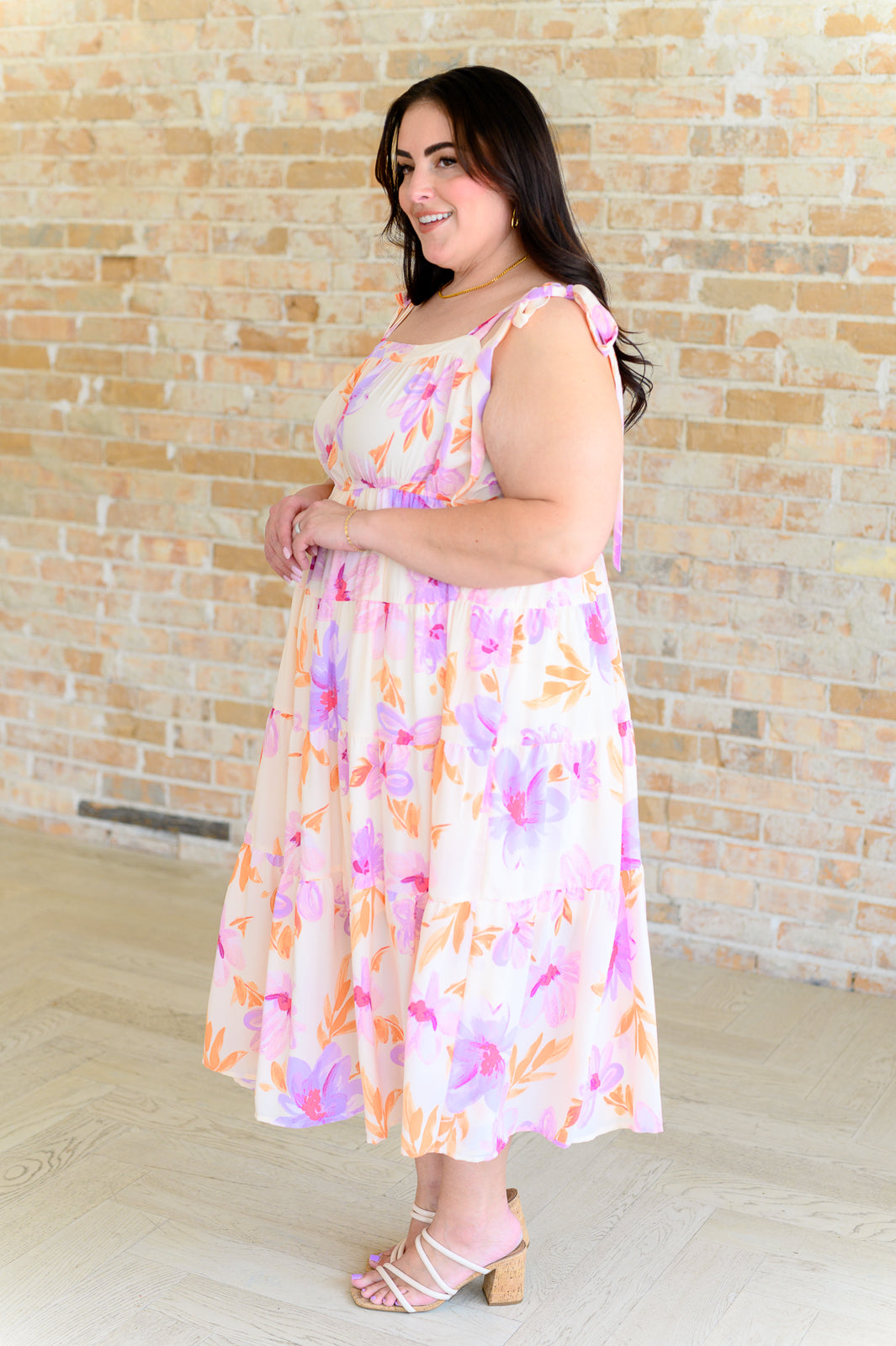 Floral Midi Dress
Lightweight Woven
Functional Tie Straps
Elastic Waistband
Tiered Skirt
Fully Lined
100% Polyester
True to Size