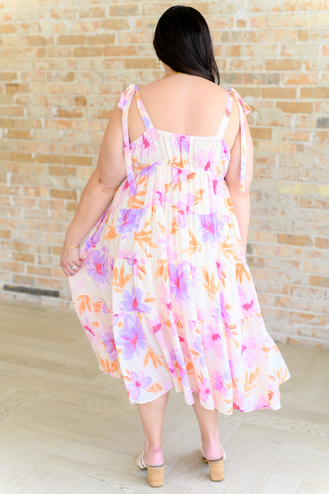 Floral Midi Dress
Lightweight Woven
Functional Tie Straps
Elastic Waistband
Tiered Skirt
Fully Lined
100% Polyester
True to Size