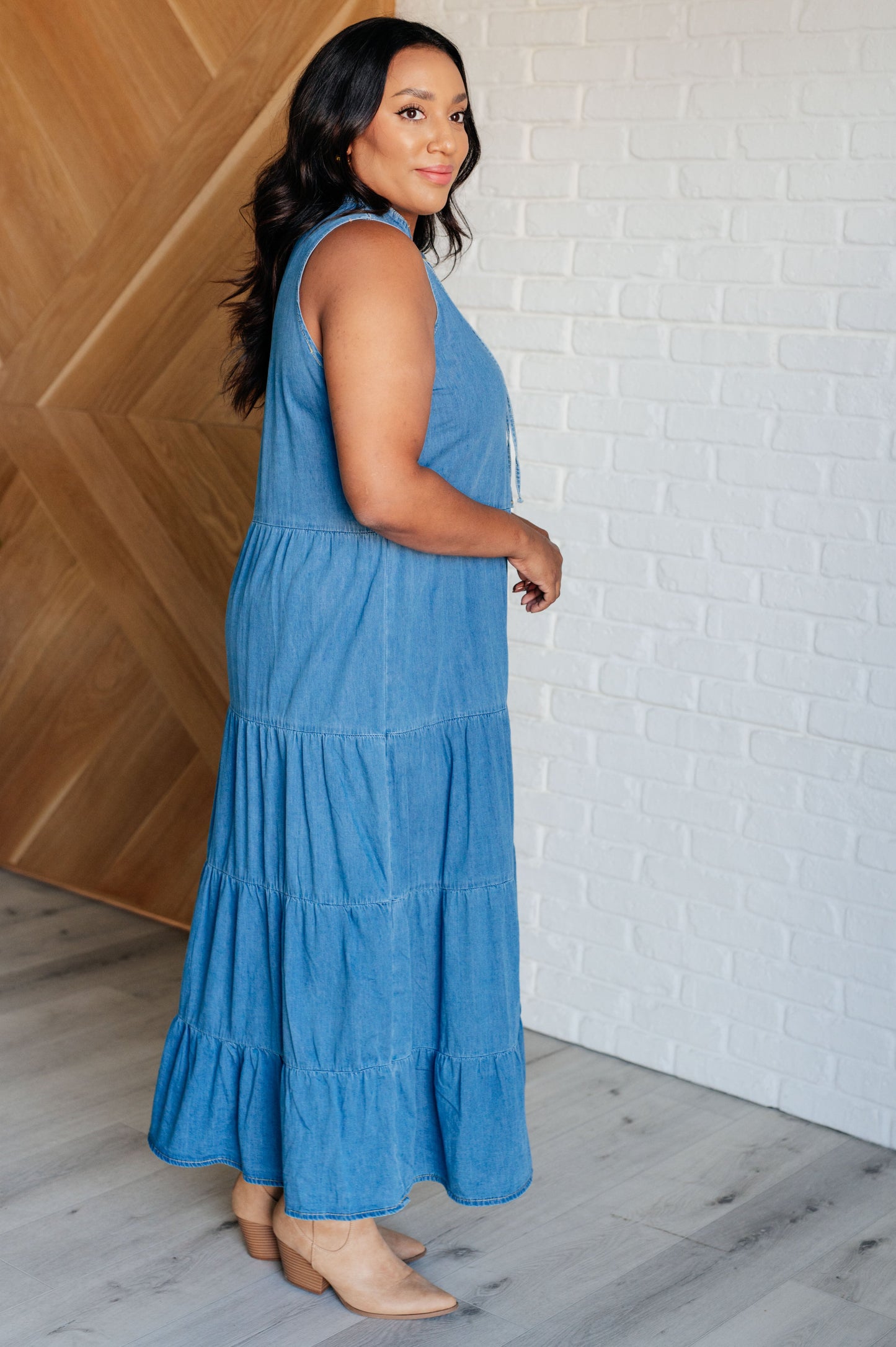Denim Maxi Dress
Chambray Woven
V-Neckline
Functional Neck Ties
Sleeveless
Tiered
95% Cotton, 5% Polyester
True to Size