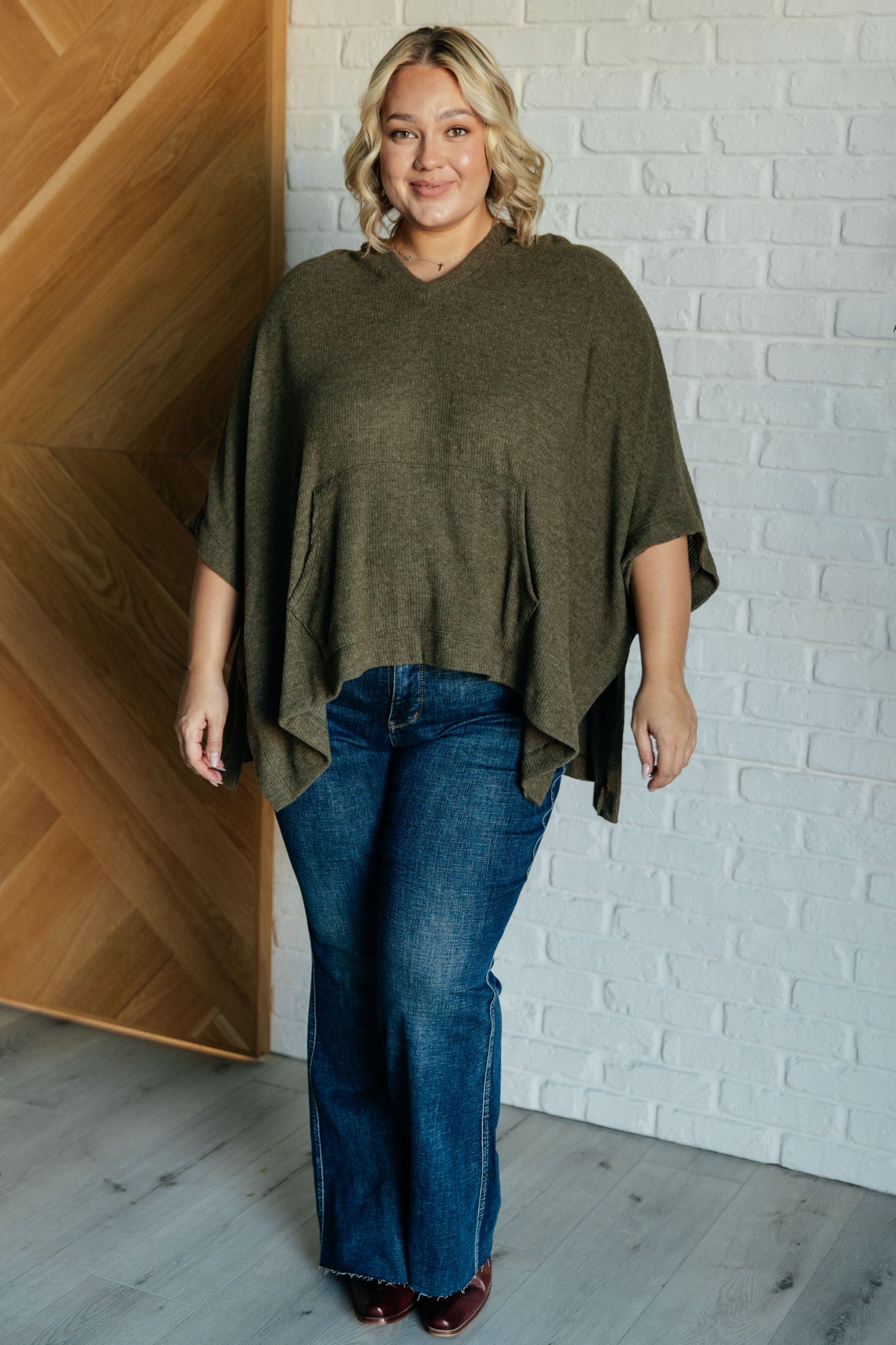 Olive Ribbed Jersey Knit Hooded Poncho by White Birch
Hooded V-Neckline
Poncho Style
Tacked Sides
Kangaroo Pocket
78% Polyester, 18% Rayon, 4% Spandex
True to Size, Oversized Fit