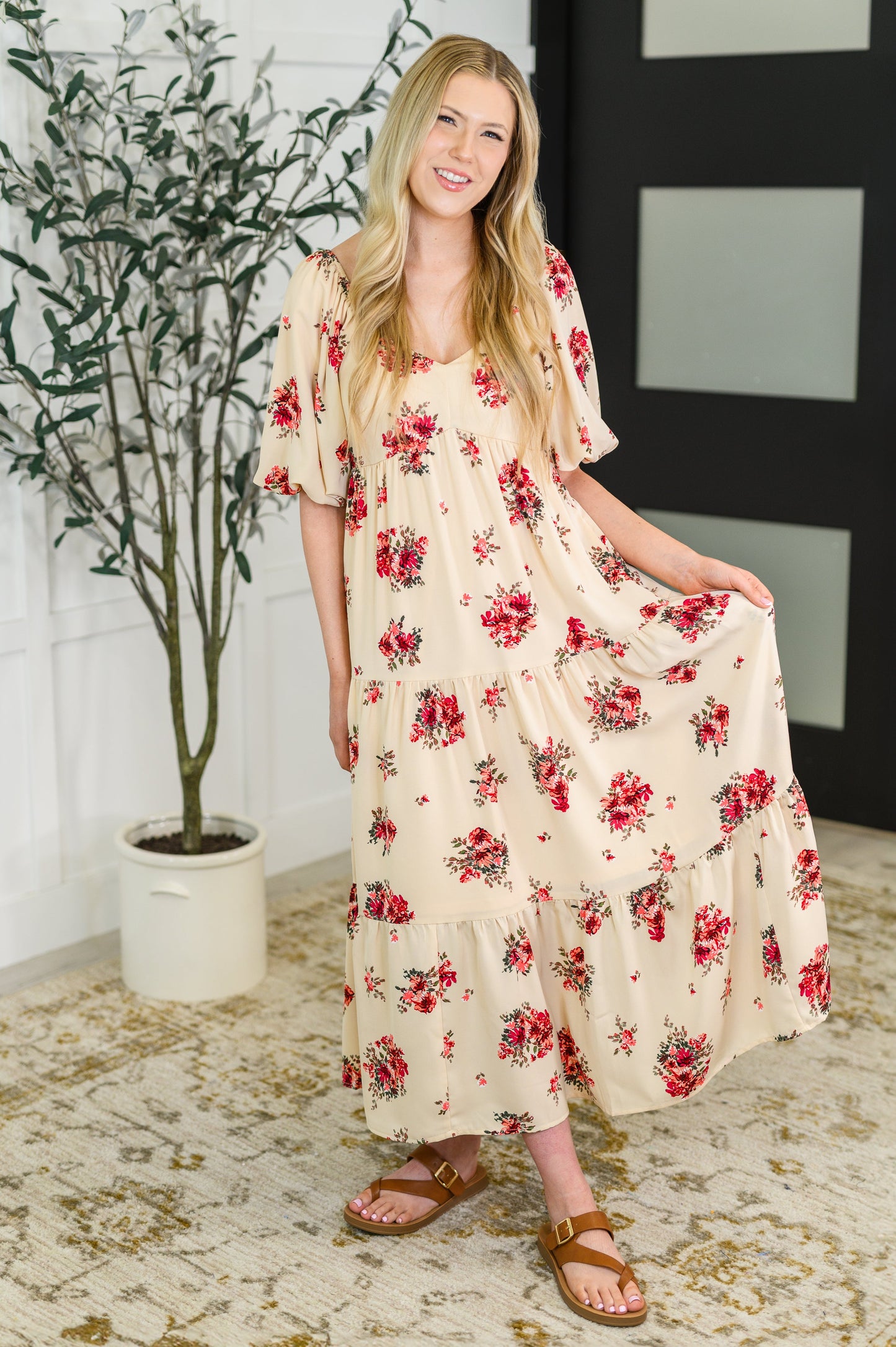 Floral No Stretch Poplin Woven Maxi Dress
V-Neckline
Cased Elastic Back Neckline
Back Waist Elastic
Balloon Sleeve
Cased Elastic Sleeve Cuff
Functional Side Pocket
3/4 Lined
Self and Lining: 100% Polyester
True to Size
