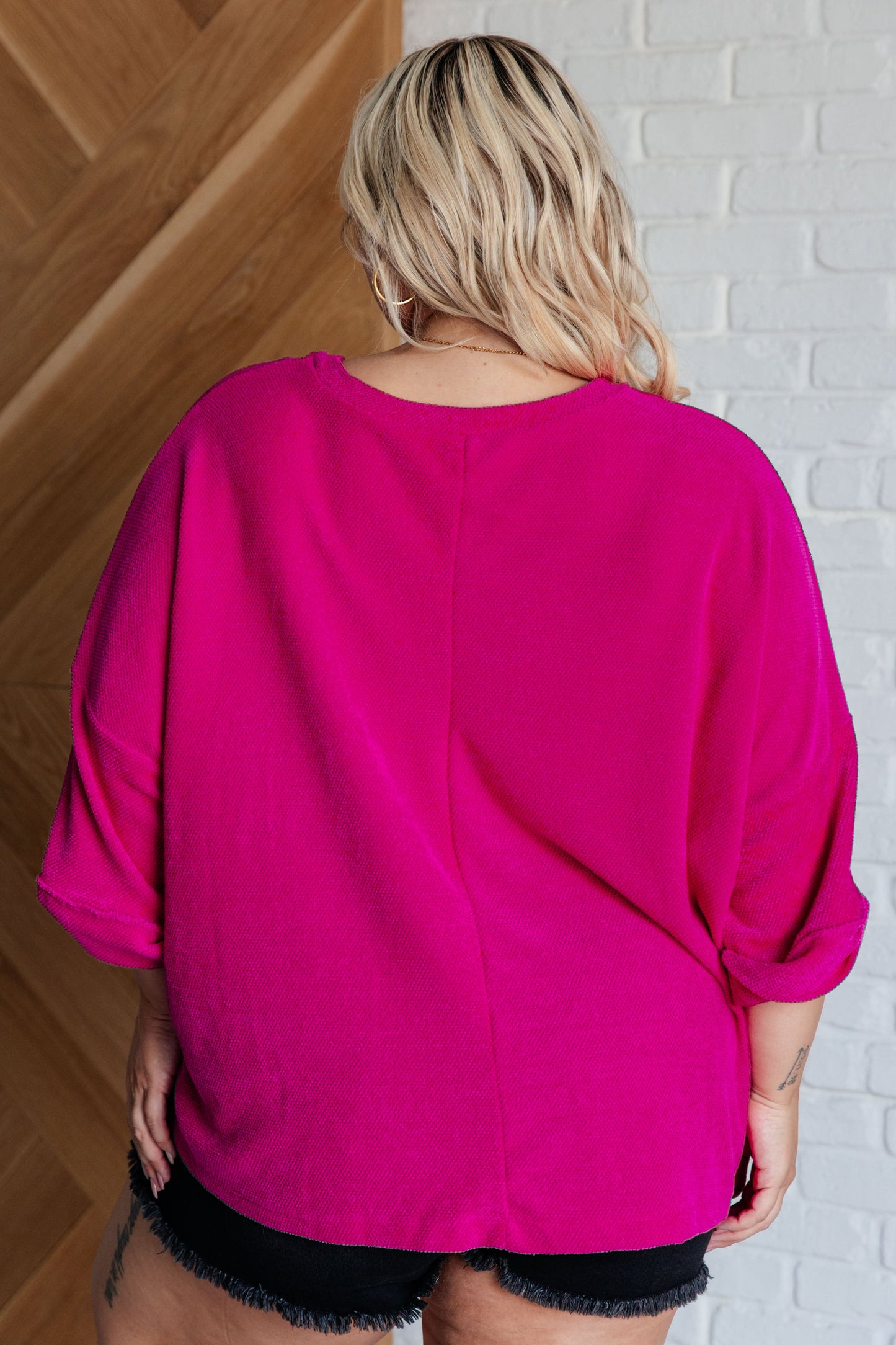 Chenille Knit 3/4 sleeve top by White Birch
Dropped Shoulder
Cuffed Sleeve
Boxy Fit
Patch Pocket
100% Polyester
True to Size