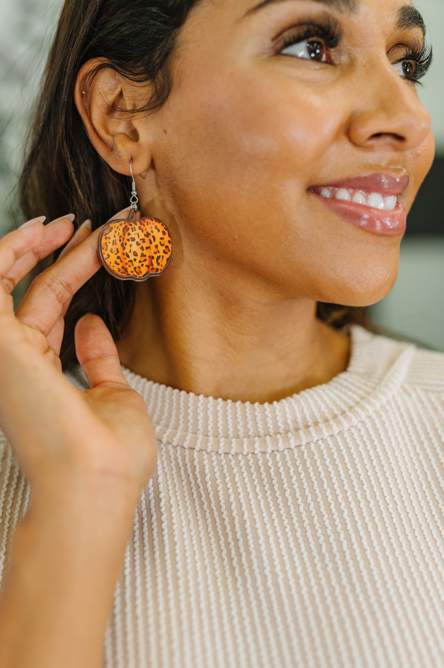 Leopard Pumpkin Design earrings
Silver Open Hook Push Back Closure
Pumpkin: 1.5” X 1 3/8”
100% PMMA
Extremely Lightweight