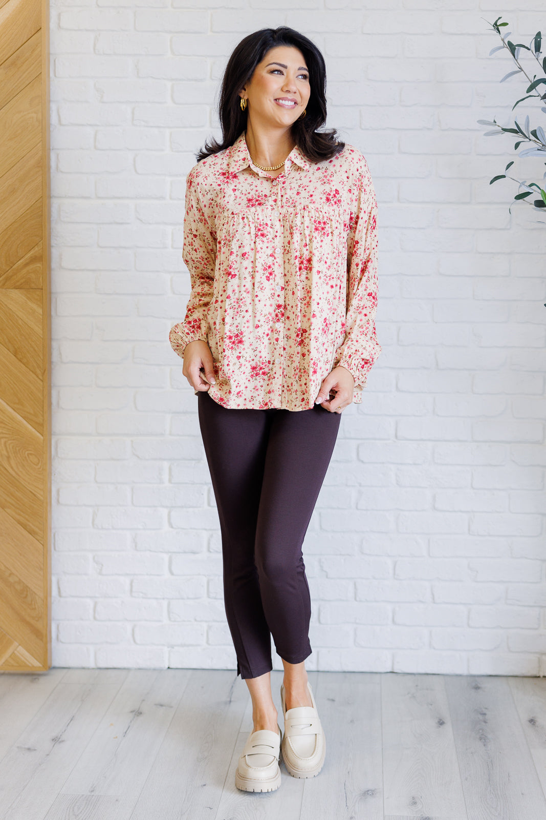 Long sleeve floral button down by Andree by Unit
Poplin Woven
Collared Neckline
Full Front Button Closures
Balloon Sleeve
Cased Elastic Sleeve Cuff
Ruffle Details
100% Rayon
True to Size