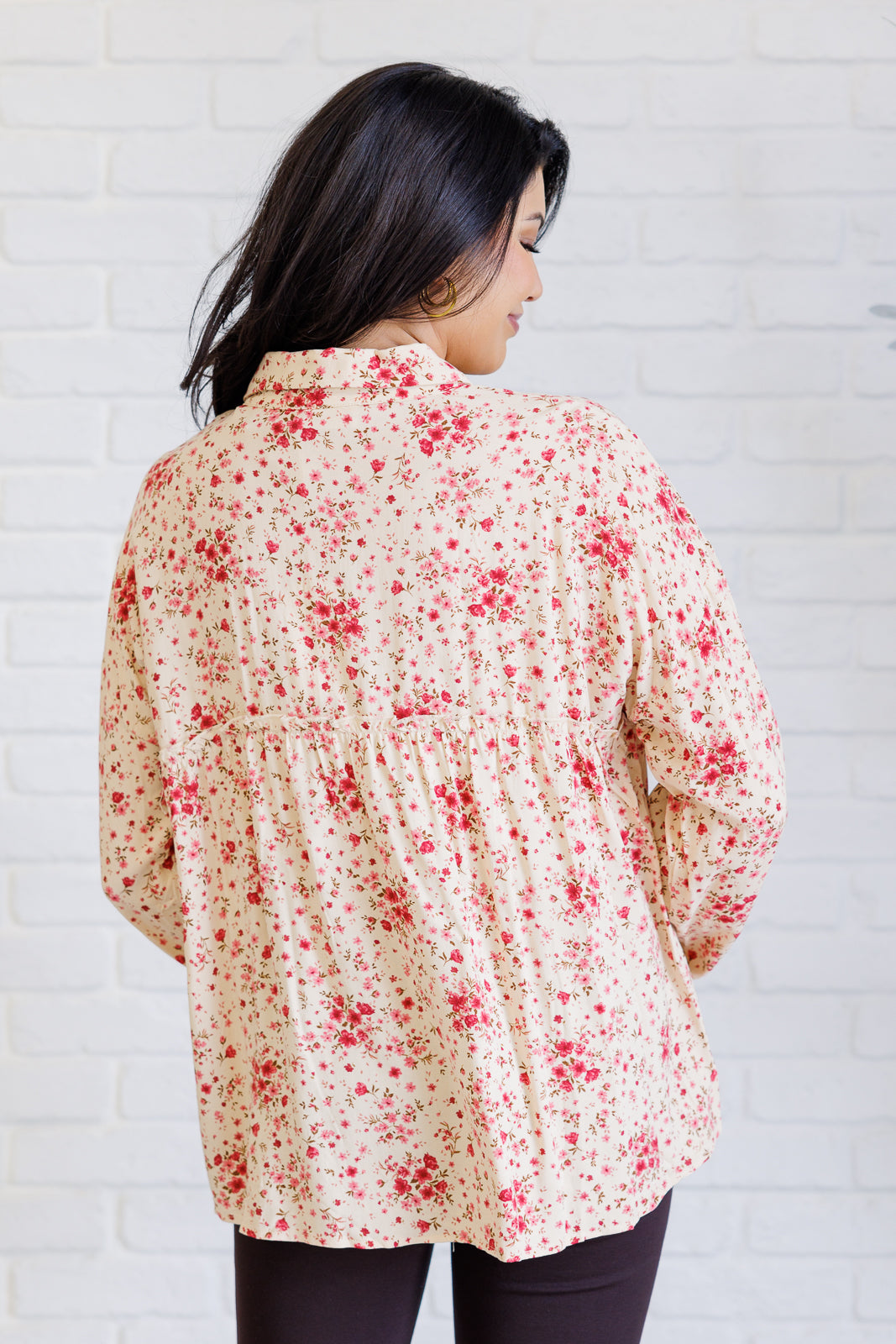 Long sleeve floral button down by Andree by Unit
Poplin Woven
Collared Neckline
Full Front Button Closures
Balloon Sleeve
Cased Elastic Sleeve Cuff
Ruffle Details
100% Rayon
True to Size