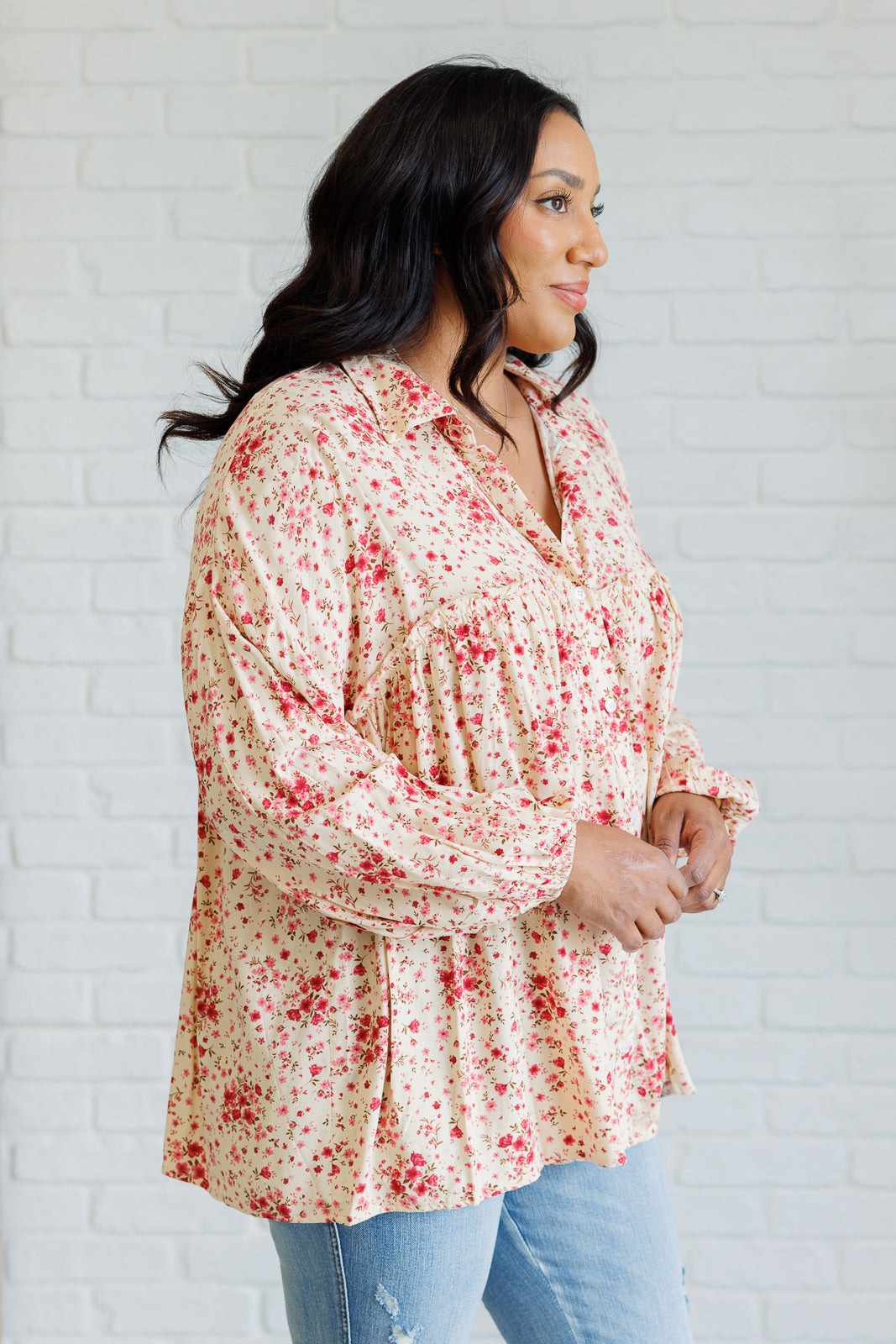 Long sleeve floral button down by Andree by Unit
Poplin Woven
Collared Neckline
Full Front Button Closures
Balloon Sleeve
Cased Elastic Sleeve Cuff
Ruffle Details
100% Rayon
True to Size