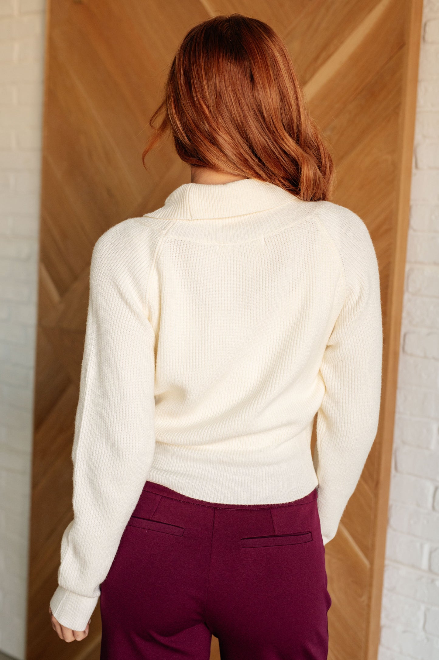 Lightweight Sweater Knit sweater
Surplice V-Neckline
Shawl Collar
Faux Wrap
50% Viscose, 28% Polyester, 22% Polyamide
True to Size