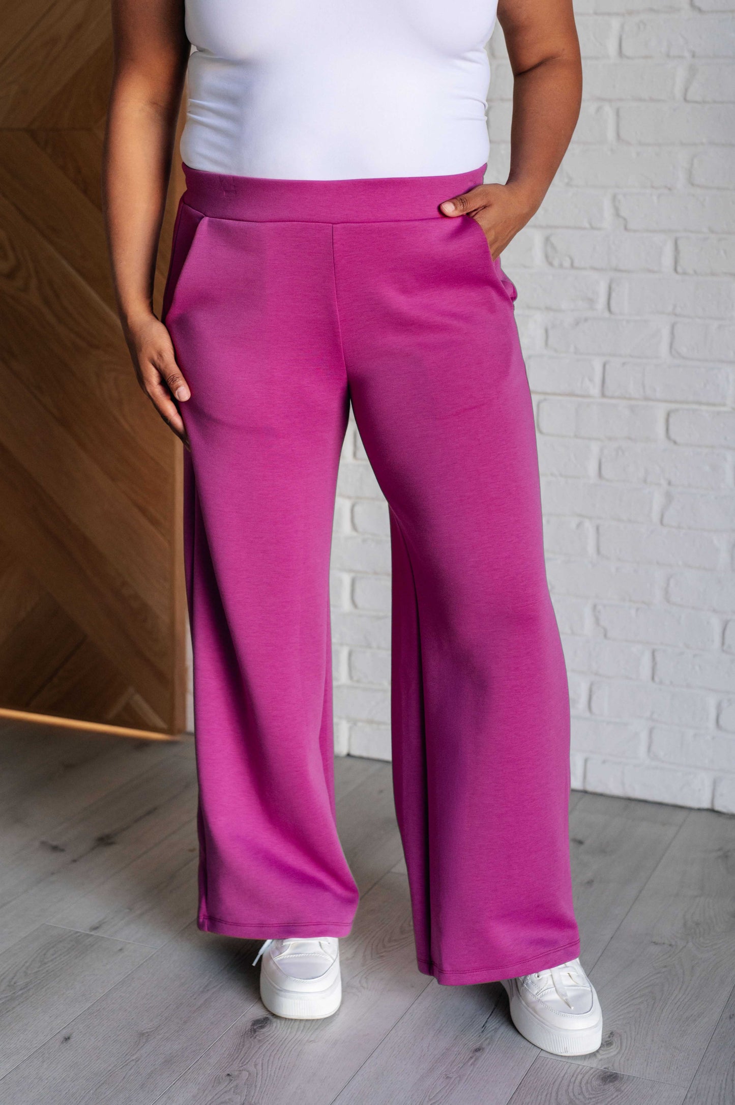 Resort Travel Wide Leg Crop Pant in Magenta by Dear Scarlett
Scuba Modal
Banded Waistline
Cased Elastic Back Waistline
Functional Side Pockets
Wide Leg
95% Polyester, 5% Spandex
True to Size