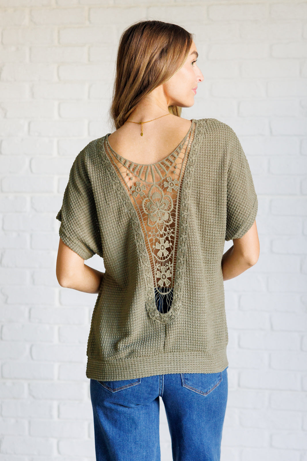 Waffle Knit
High Stretch
Scoop Neckline
Dolman Sleeve
Banded Hemline
Back Sheer Lace Panel
67% Polyester, 30% Viscose, 3% Elastane
True to Size Top