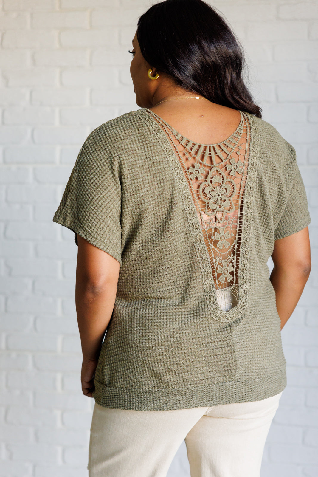Waffle Knit
High Stretch
Scoop Neckline
Dolman Sleeve
Banded Hemline
Back Sheer Lace Panel
67% Polyester, 30% Viscose, 3% Elastane
True to Size Top
