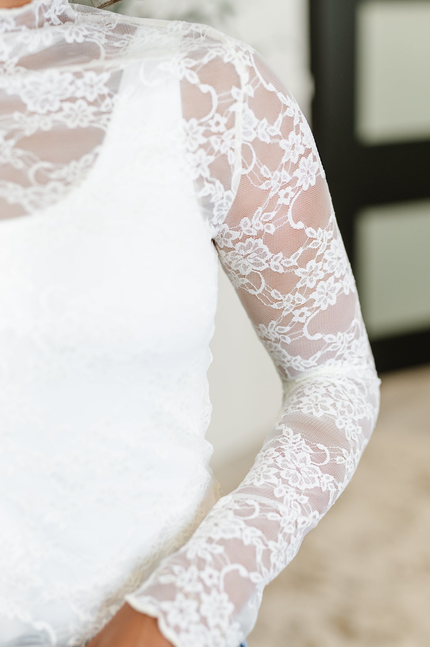 White Elastic Lace
High-Stretch
High Neck
Long Sleeve
Sheer
Lettuce Hem, Sleeve Cuff and Neckline
92% Polyester, 8% Spandex
True to Size