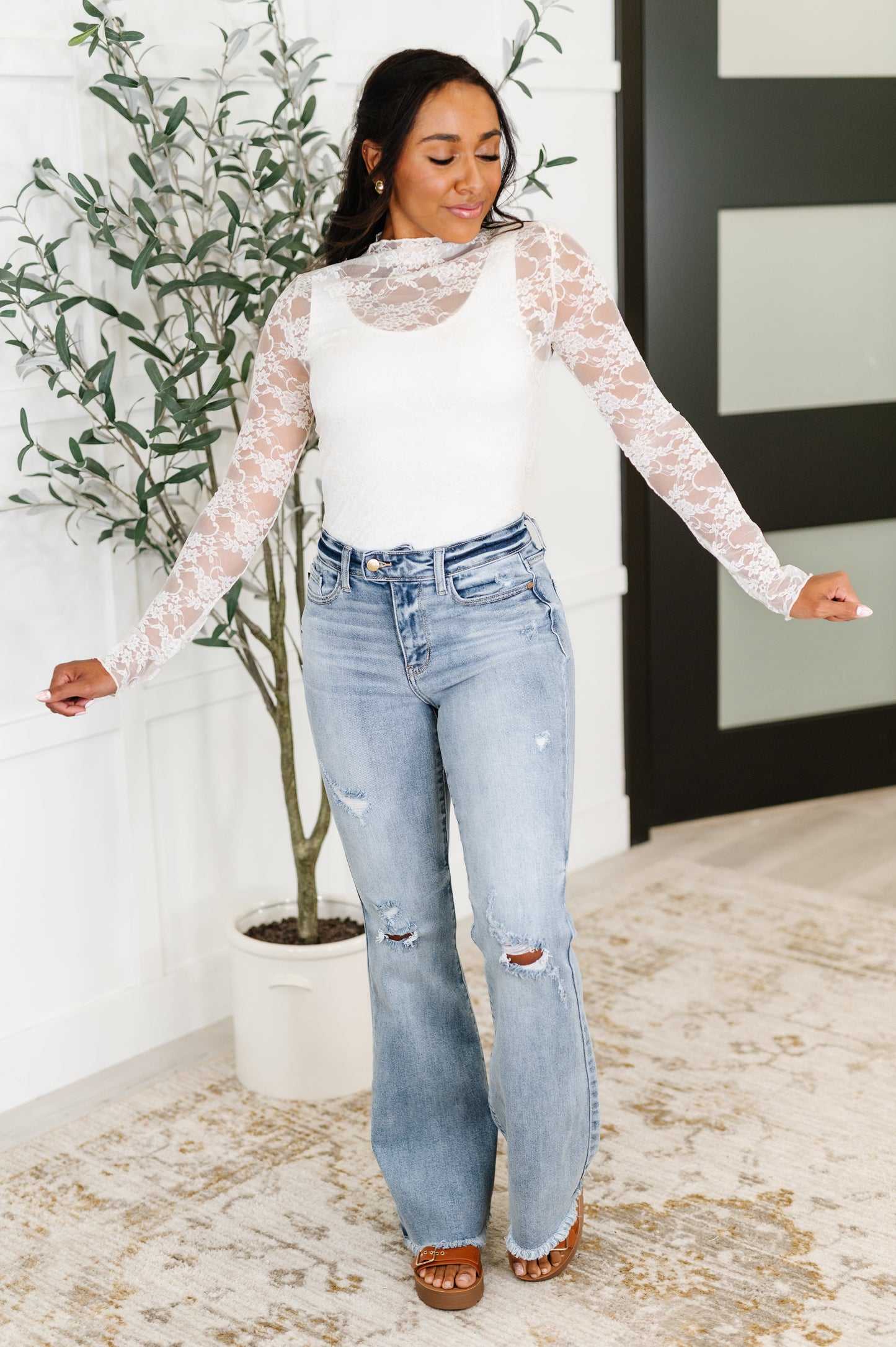 White Elastic Lace
High-Stretch
High Neck
Long Sleeve
Sheer
Lettuce Hem, Sleeve Cuff and Neckline
92% Polyester, 8% Spandex
True to Size