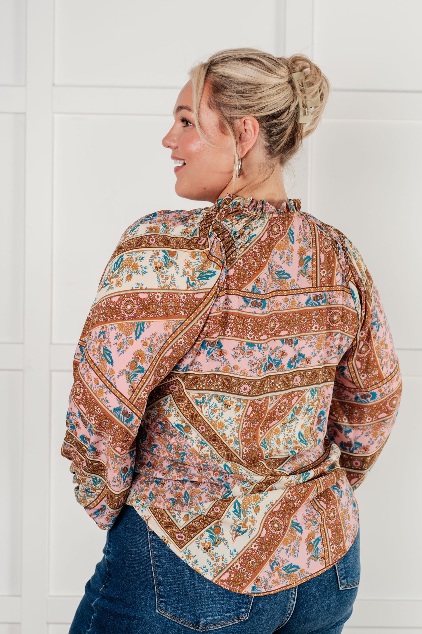 Long sleeve mixed print peasant blouse
Woven
V-Neck
Functional Neck Tie
Front Button Closures
Raglan Balloon Sleeve
Smocked Elastic Sleeve Cuffs
Scooped High-Low Hem
100% Polyester
True to Size