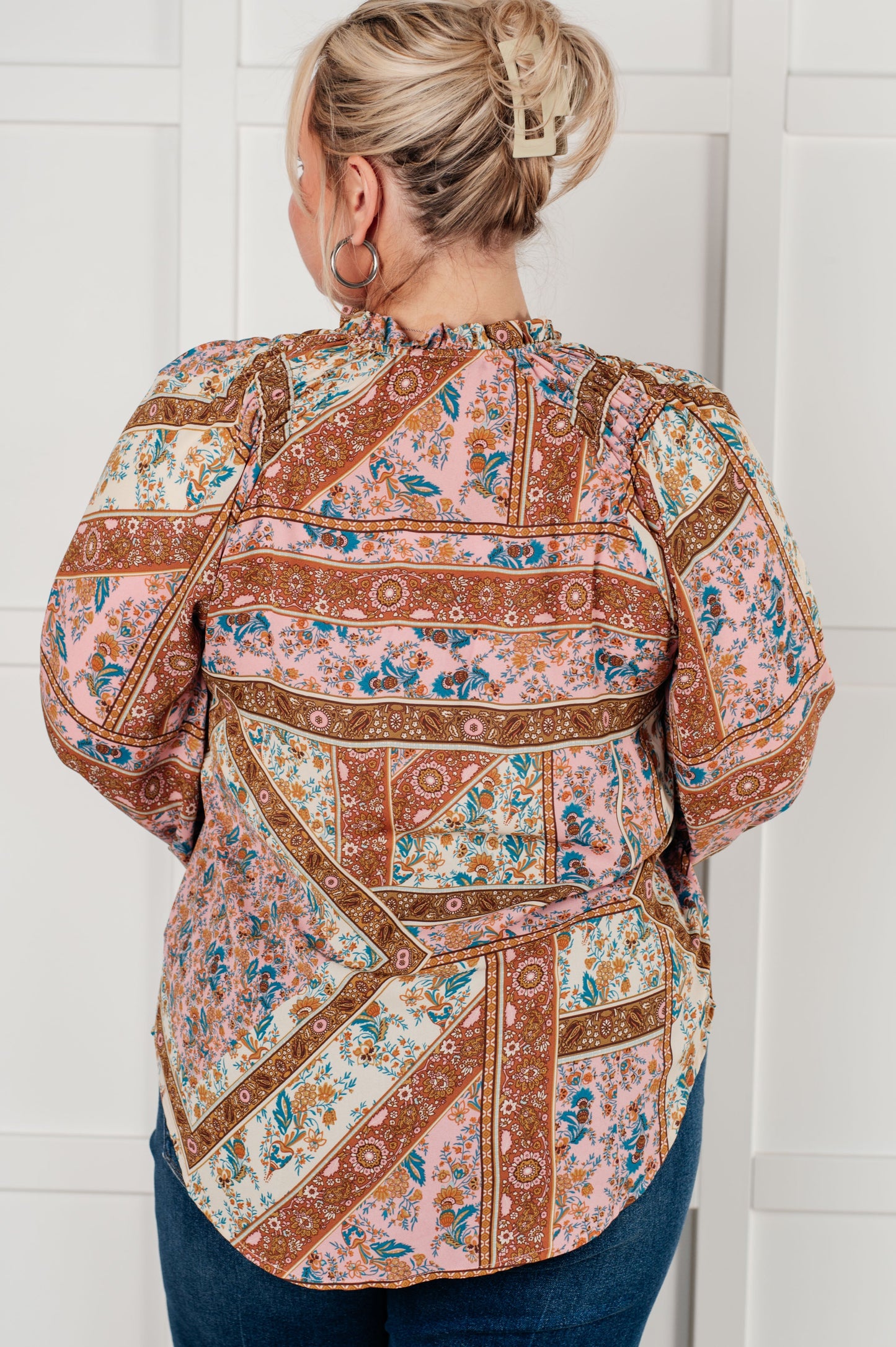 Long sleeve mixed print peasant blouse
Woven
V-Neck
Functional Neck Tie
Front Button Closures
Raglan Balloon Sleeve
Smocked Elastic Sleeve Cuffs
Scooped High-Low Hem
100% Polyester
True to Size