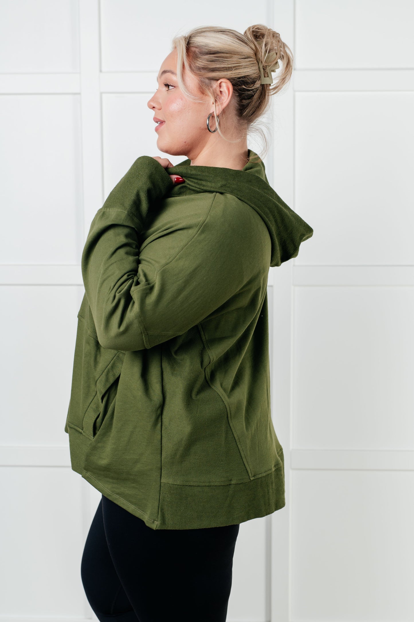 Long sleeve Dark Olive French Terry top by Haptics
Hooded Neckline
Half Front Snap Button Closures
Drop Shoulder
Exaggerated Sleeve Cuff
Faux Kangaroo Pocket
Functional Side Pockets
Contrast Details
100% Cotton
True to Size