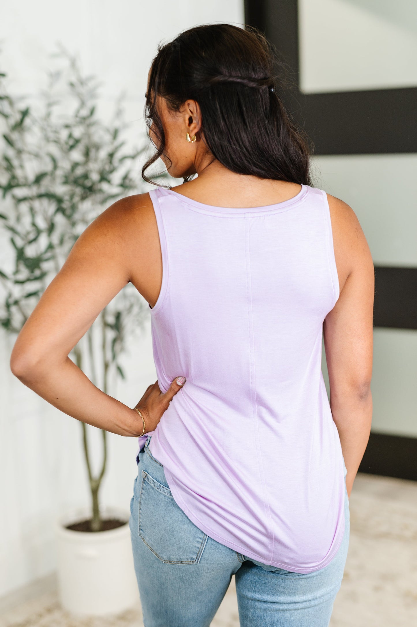 Lavender Lightweight Knit Tank Top
High Stretch
V-Neckline
Scooped Hemline
Center Back Seam
95% Polyester, 5% Spandex
True to Size