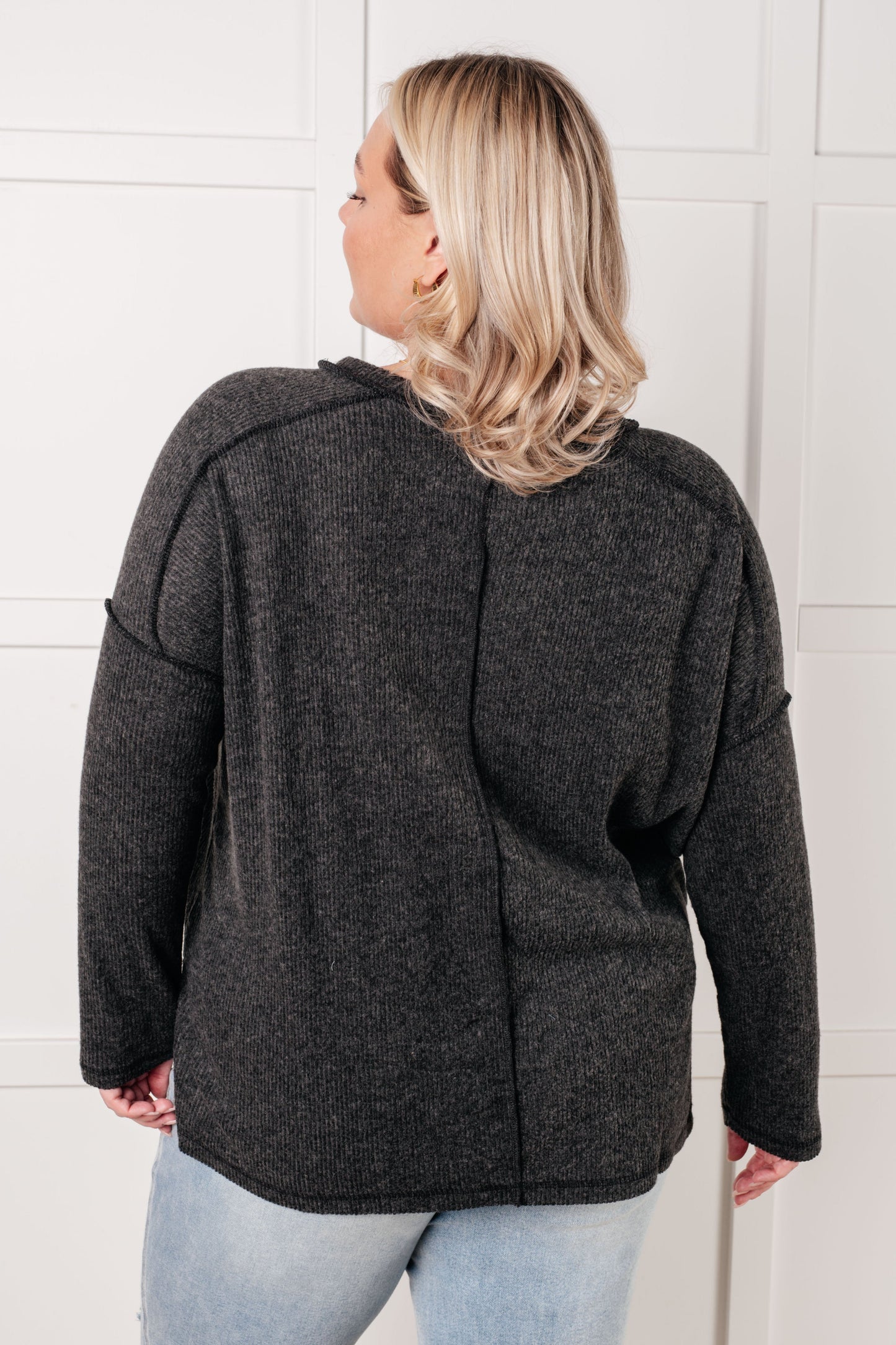 Black, ribbed Hacci long sleeve sweater by Zenana
Ribbed, Brushed Hacci
Banded Round Neckline
Drop Shoulder
Side Slit
Exposed Seam Details
82% Polyester, 15% Rayon, 3% Spandex
True to Size