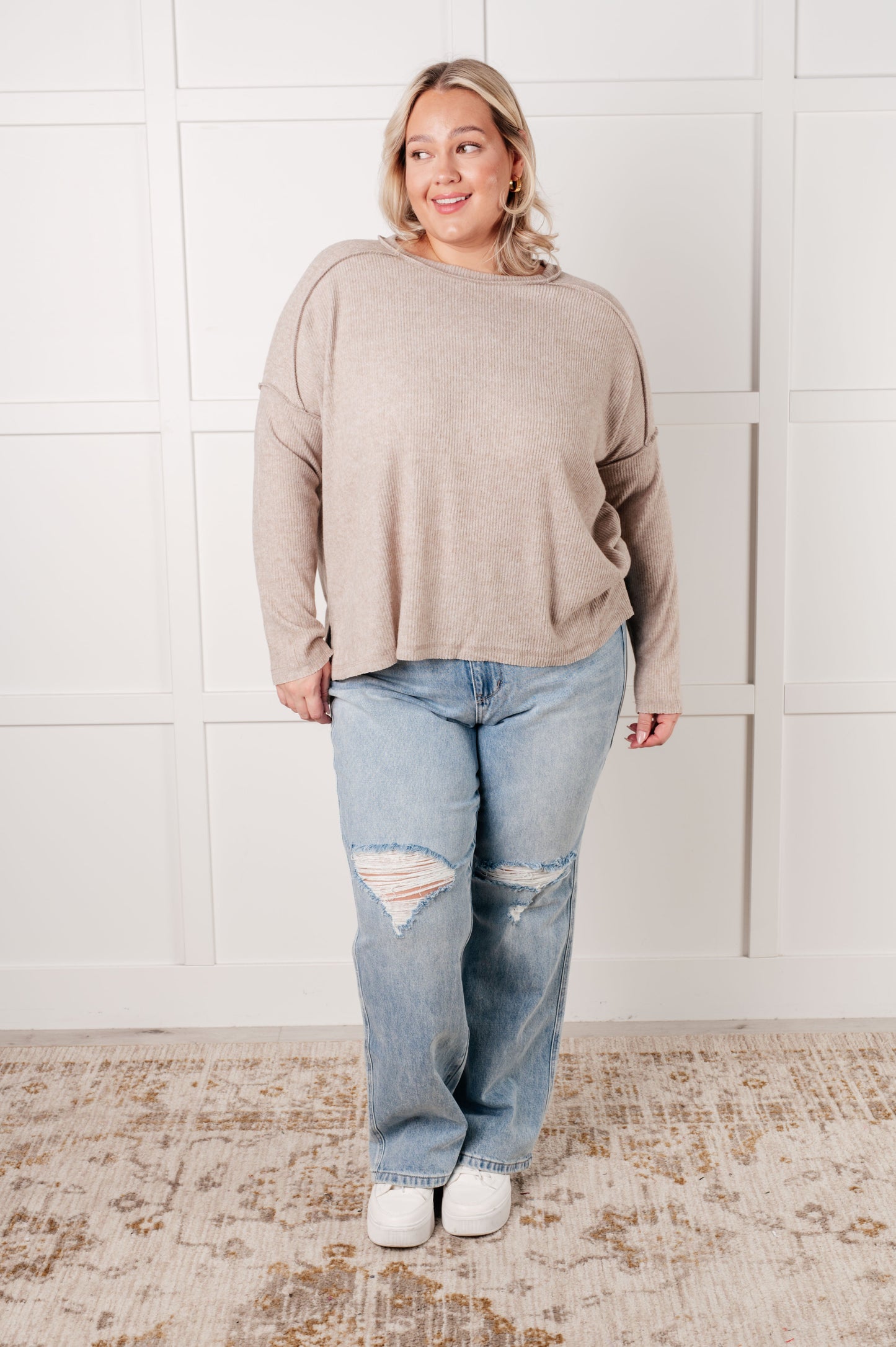 Heather Mocha, ribbed Hacci long sleeve sweater by Zenana
Ribbed, Brushed Hacci
Banded Round Neckline
Drop Shoulder
Side Slit
Exposed Seam Details
82% Polyester, 15% Rayon, 3% Spandex
True to Size