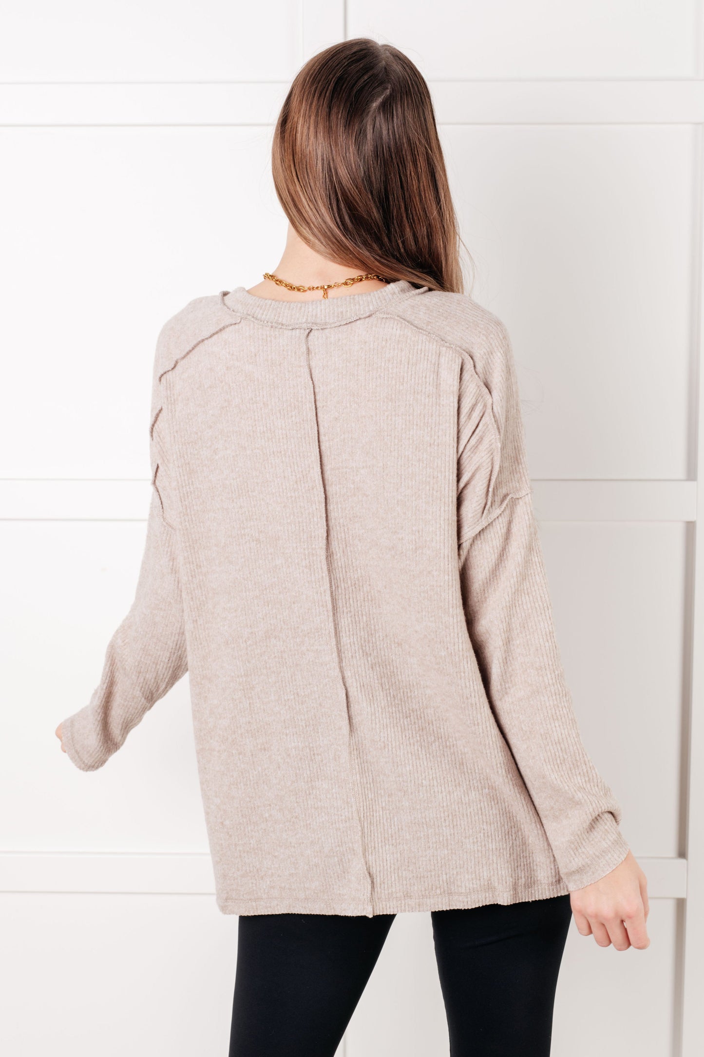 Heather Mocha, ribbed Hacci long sleeve sweater by Zenana
Ribbed, Brushed Hacci
Banded Round Neckline
Drop Shoulder
Side Slit
Exposed Seam Details
82% Polyester, 15% Rayon, 3% Spandex
True to Size